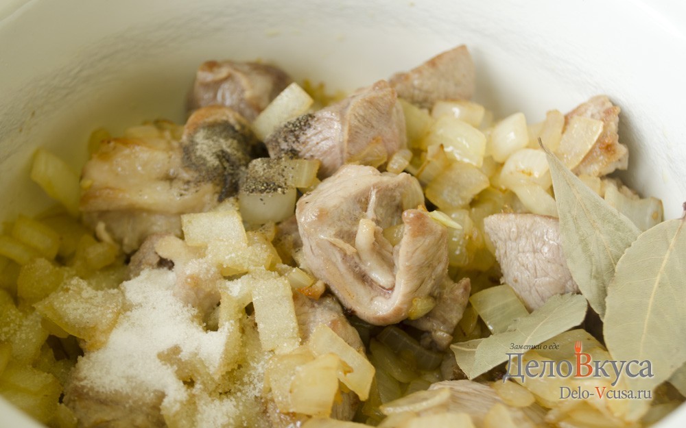 Шаг 7 приготовления Тушеное мясо. Свинина тушеная с луком