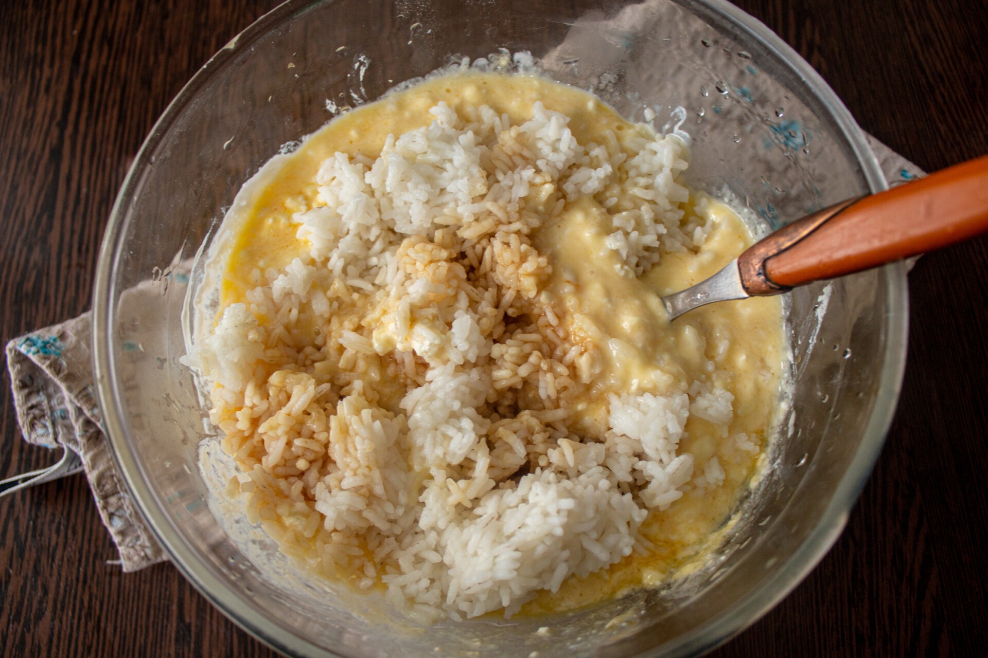 Шаг 3 приготовления Творожная запеканка с рисом и курагой