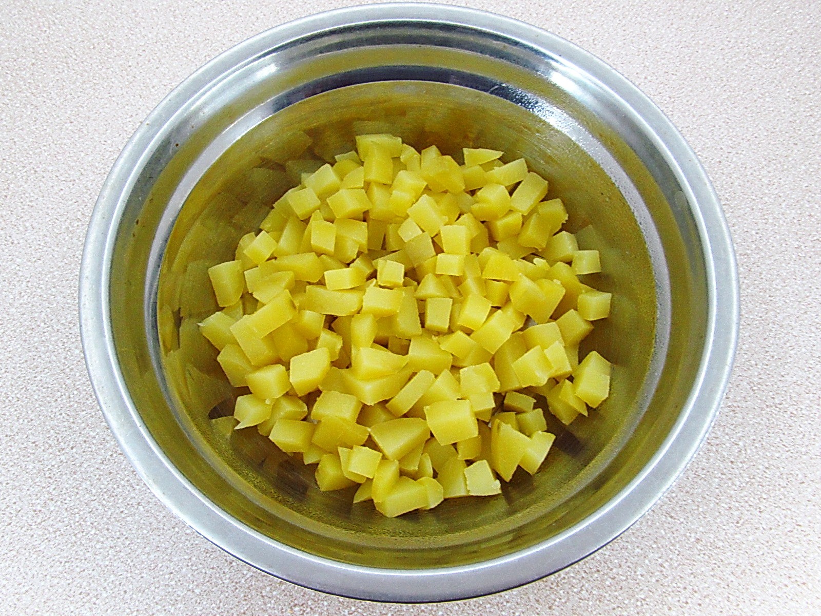 Шаг 2 приготовления Сытный картофельный салат с оливками
