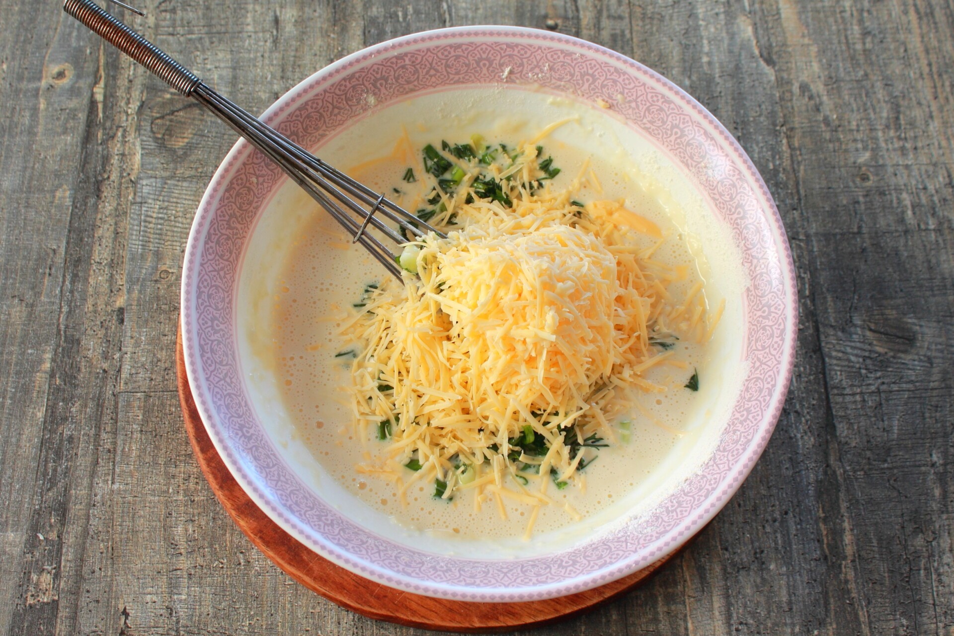 Шаг 6 приготовления Блины из кабачков с сыром и зеленью