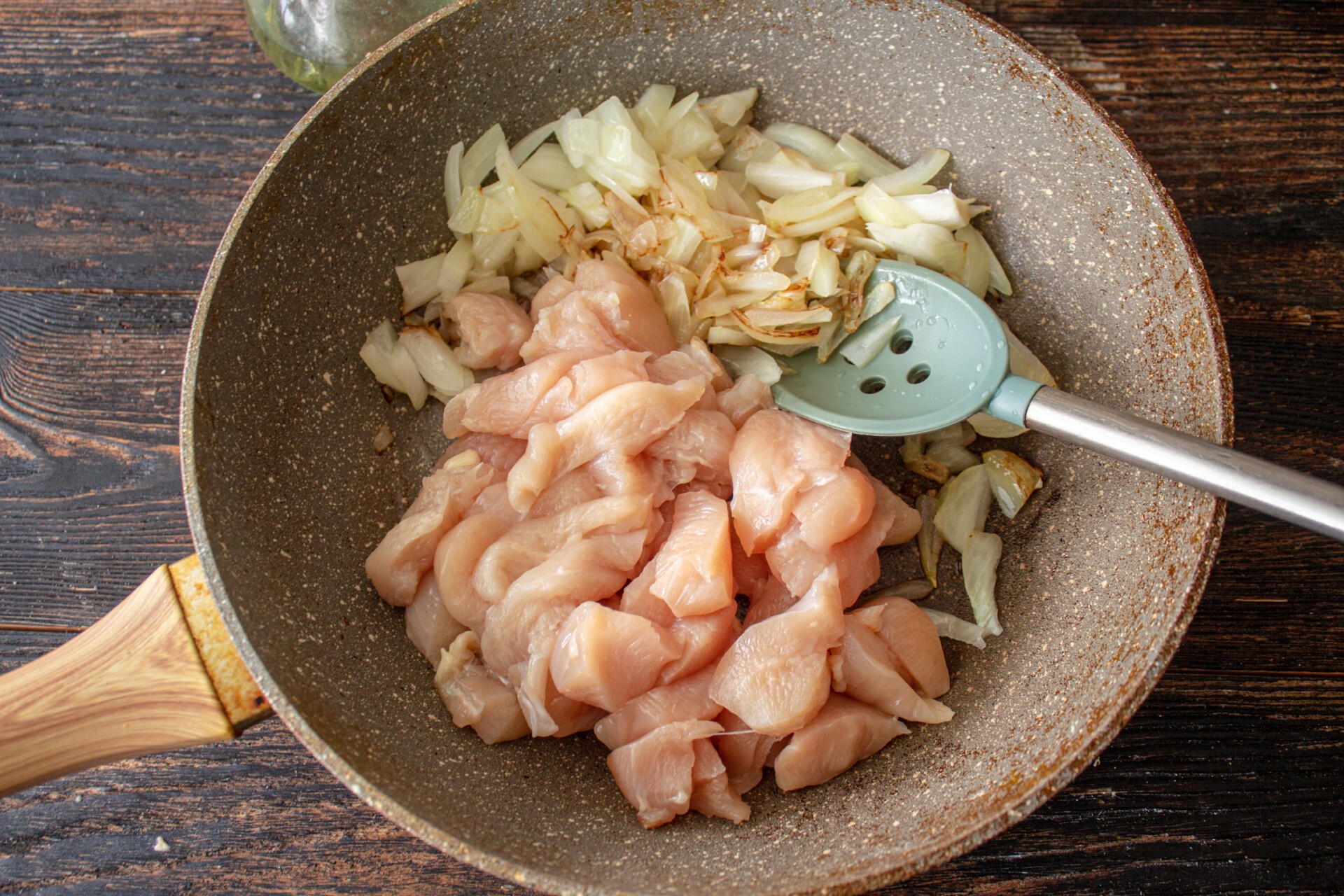 Шаг 1 приготовления Спагетти с курицей и грибами в сливочном соусе