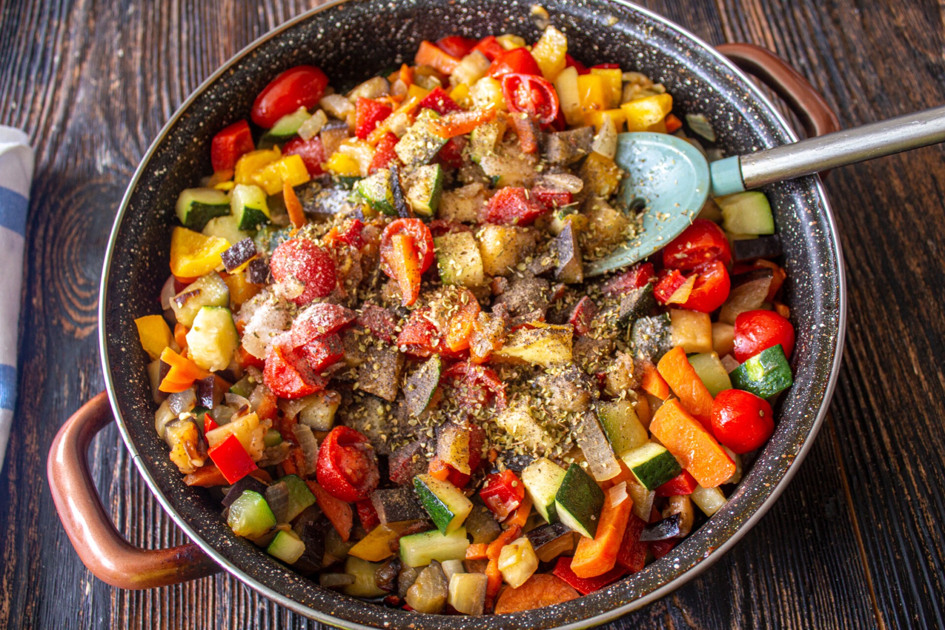 Шаг 6 приготовления Рассыпчатая гречка с овощами в духовке