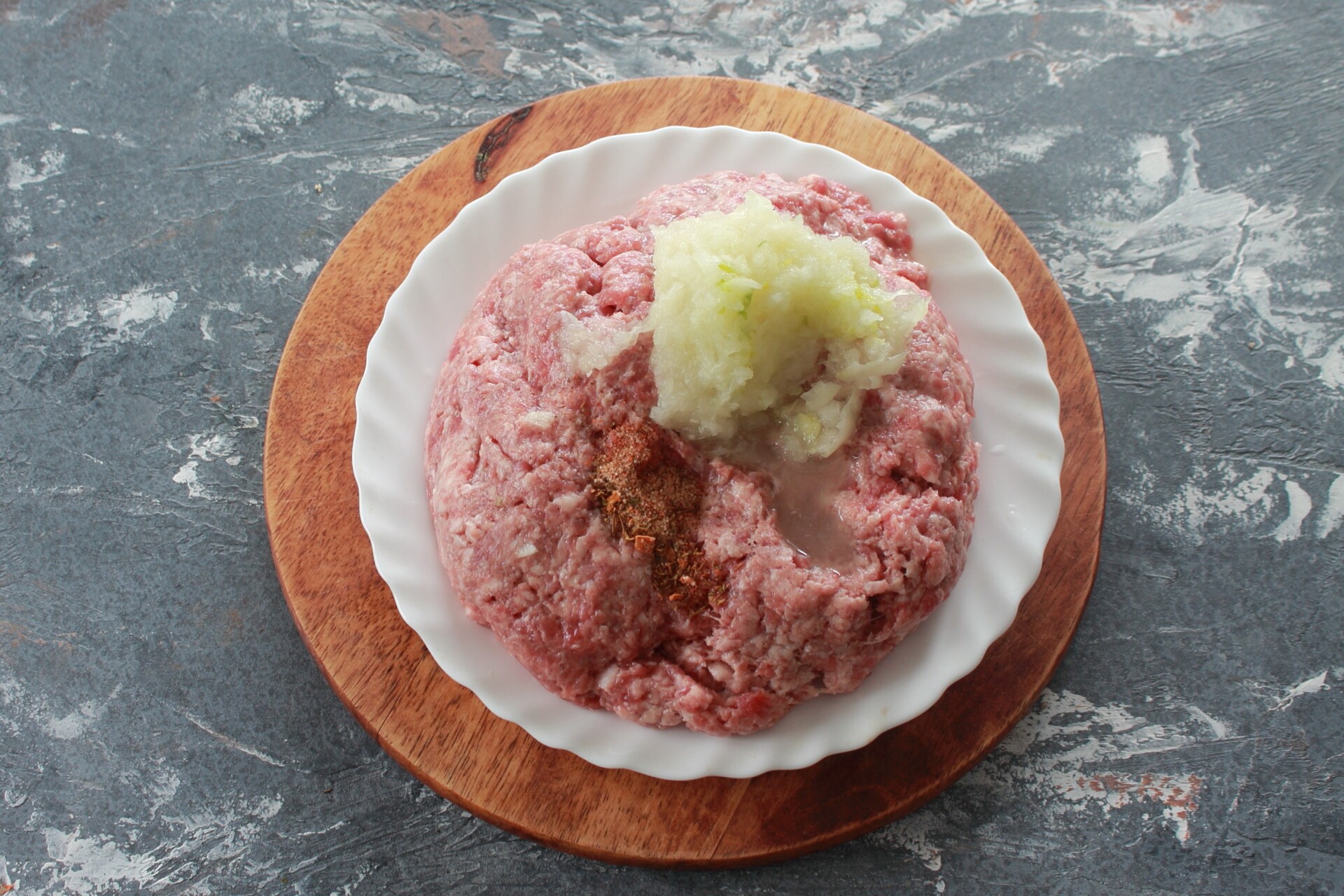 Шаг 4 приготовления Биточки по-казацки с рисом