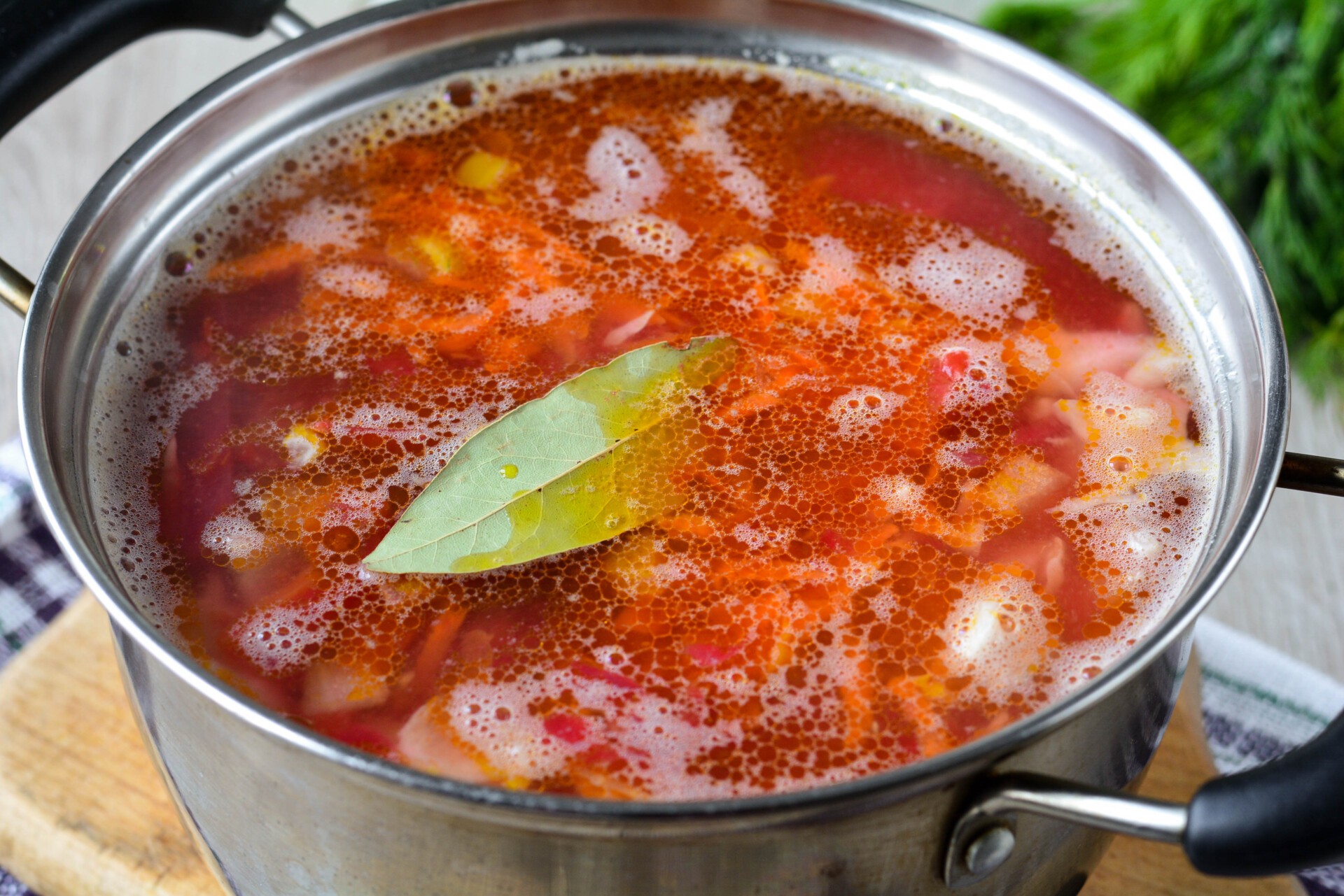 Шаг 10 приготовления Борщ с маринованной свеклой и курицей