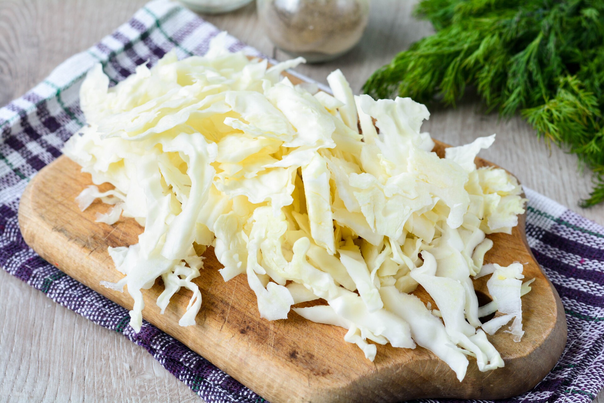 Шаг 7 приготовления Борщ с маринованной свеклой и курицей