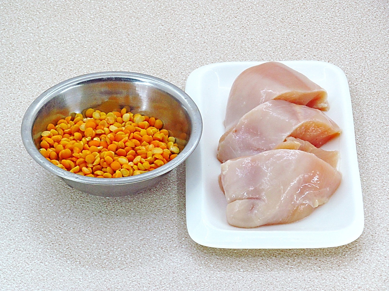 Шаг 1 приготовления Гороховый суп с курицей и шампиньонами