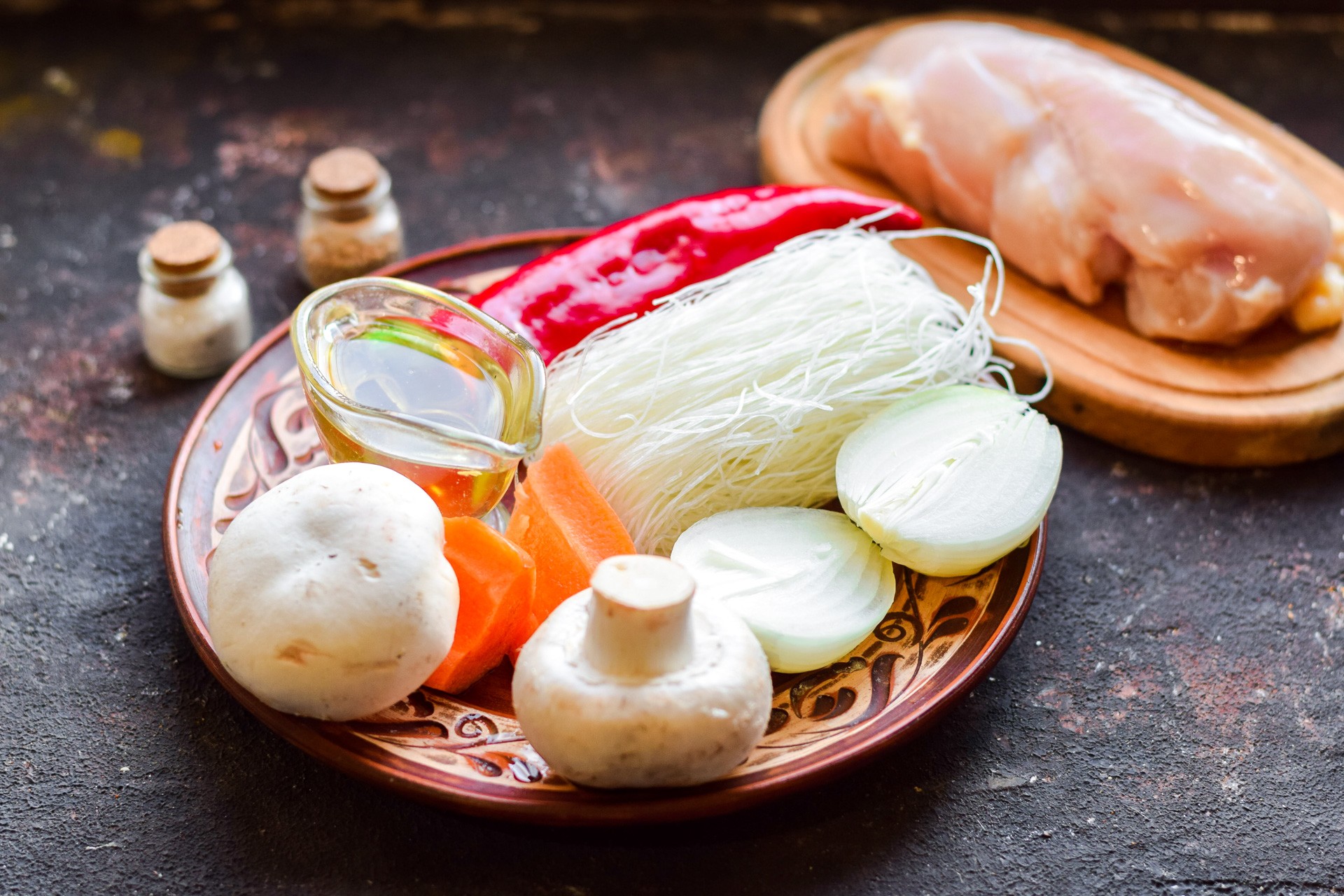Ингредиенты Фунчоза с курицей, грибами и овощами Фото ингредиенты Фунчоза с курицей, грибами и овощами