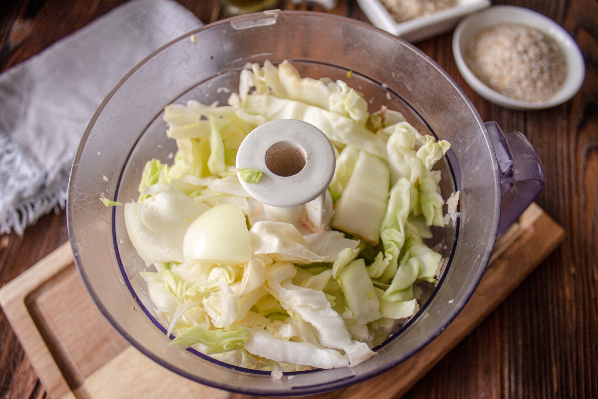 Шаг 2 приготовления Куриные котлеты с капустой и овсяными хлопьями