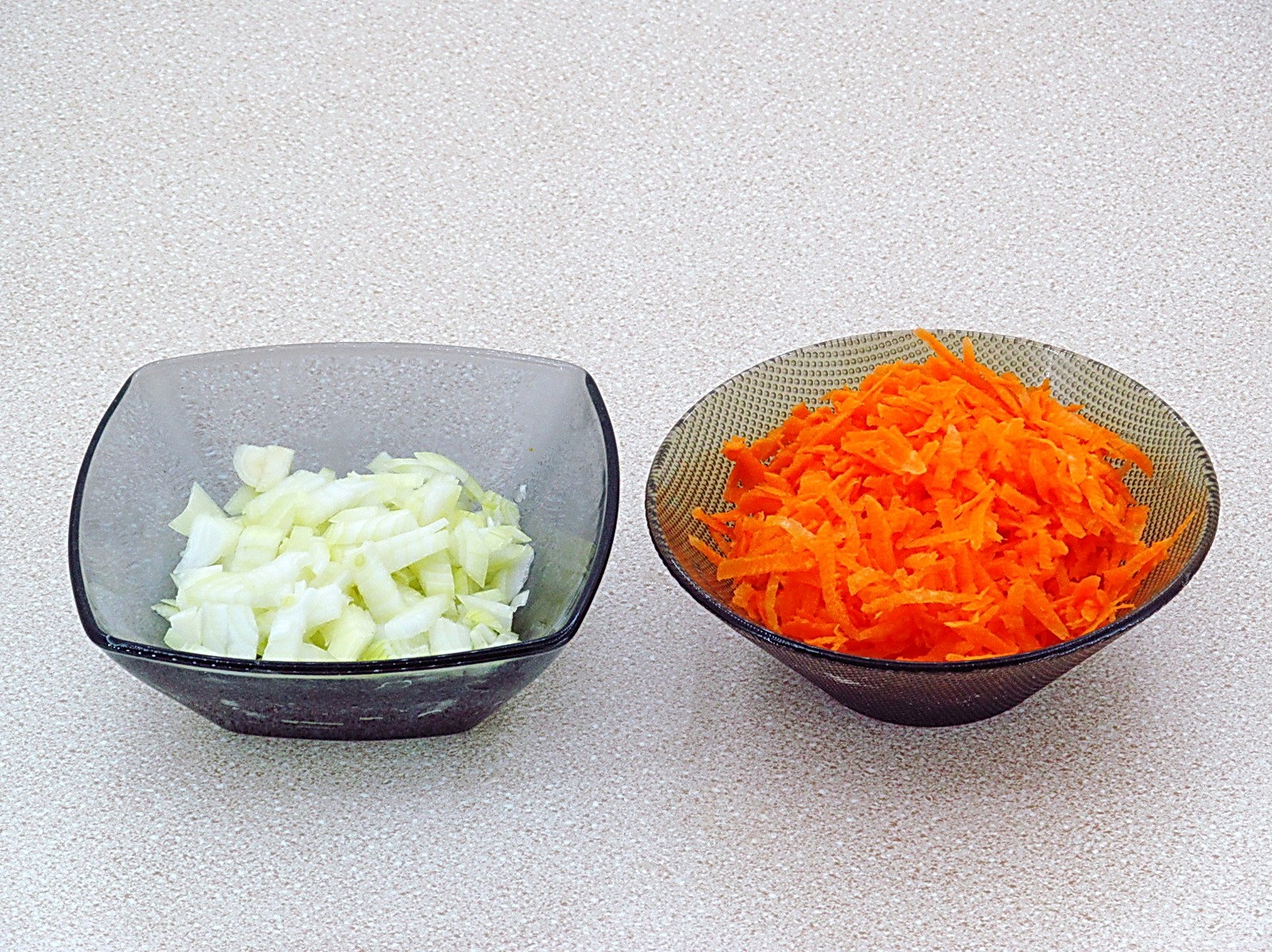 Шаг 1 приготовления Рис с куриной печенью в мультиварке