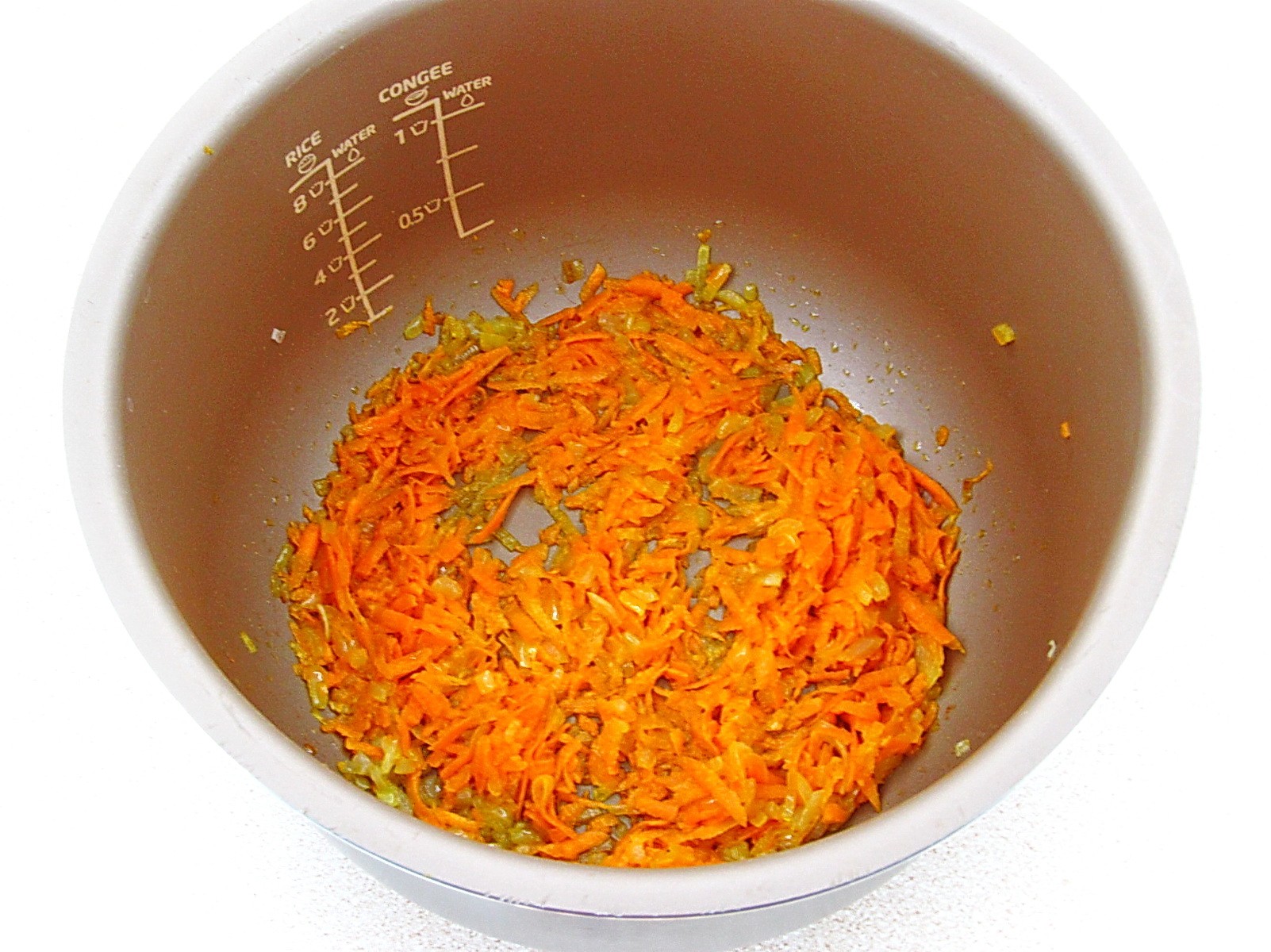 Шаг 8 приготовления Рис с куриной печенью в мультиварке