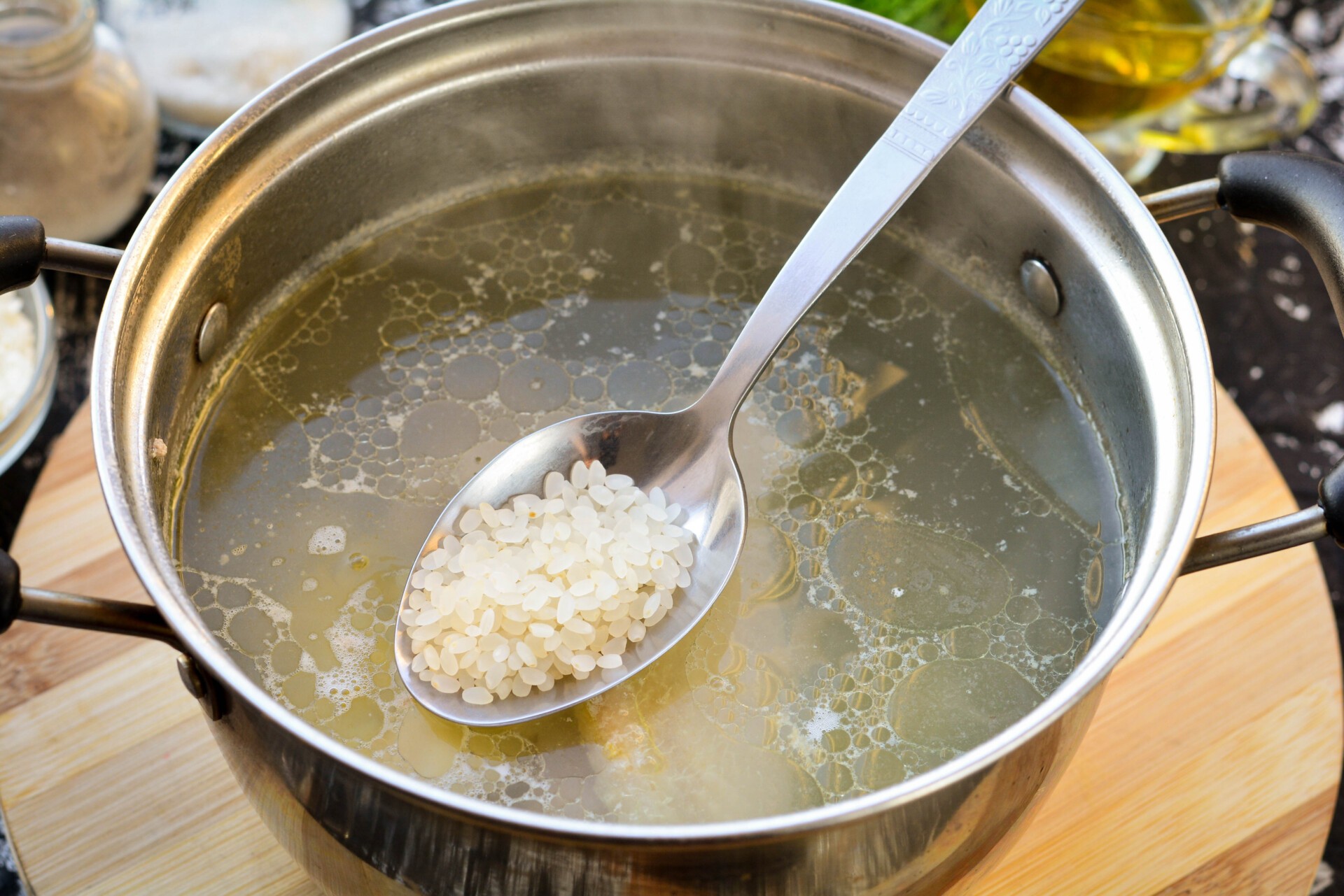 Шаг 4 приготовления Рассольник с курицей и рисом