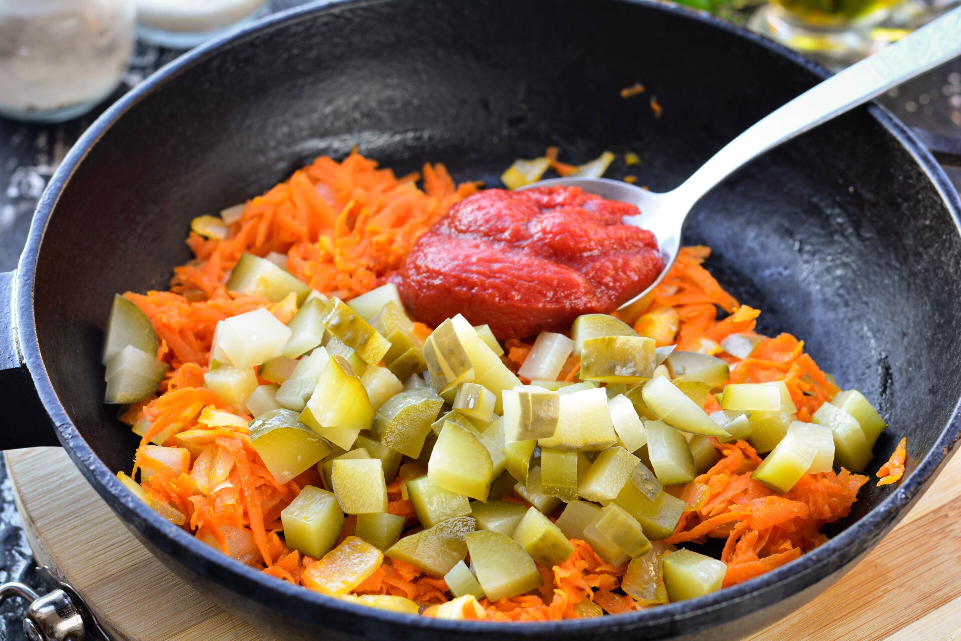 Шаг 7 приготовления Рассольник с курицей и рисом