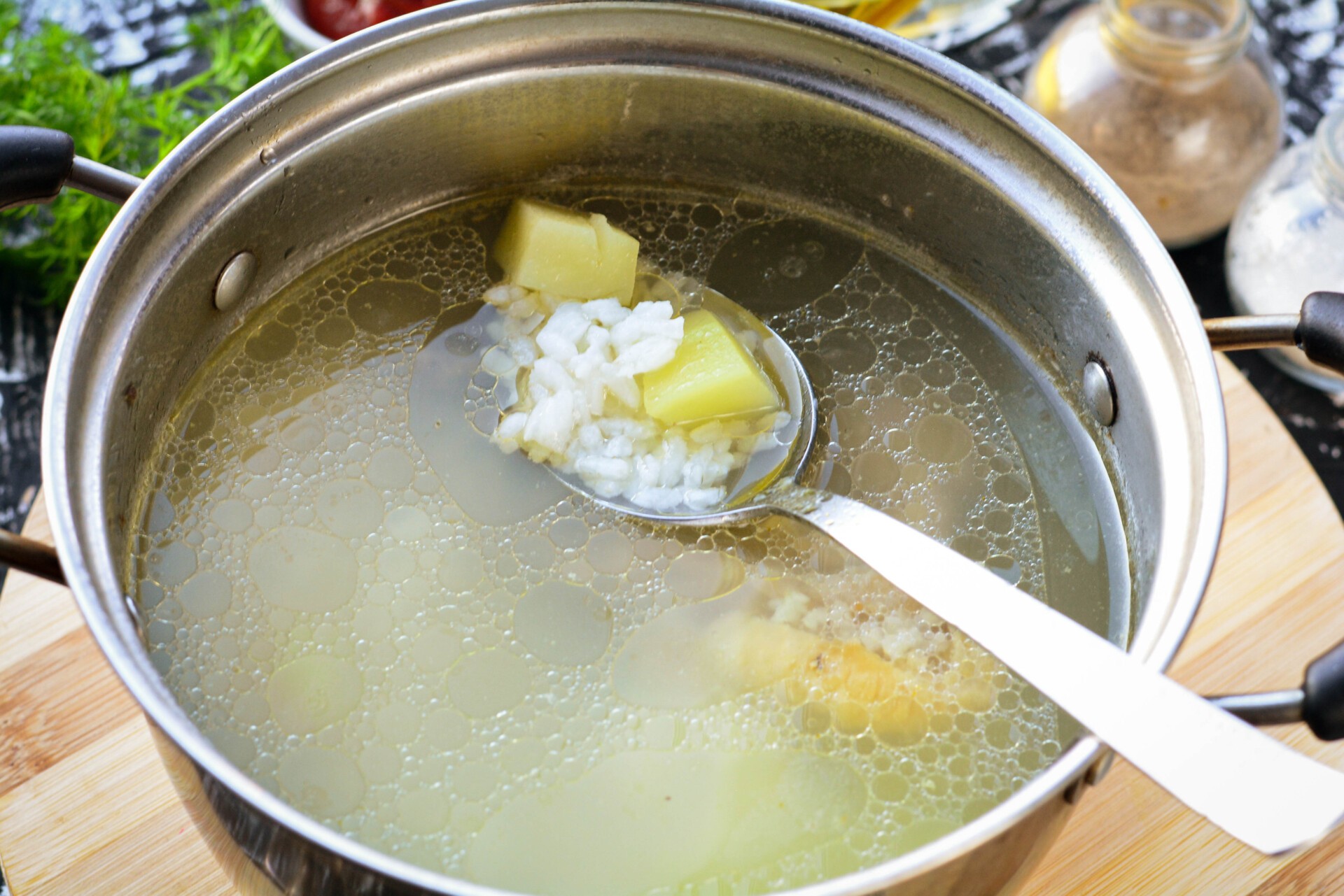 Шаг 9 приготовления Рассольник с курицей и рисом