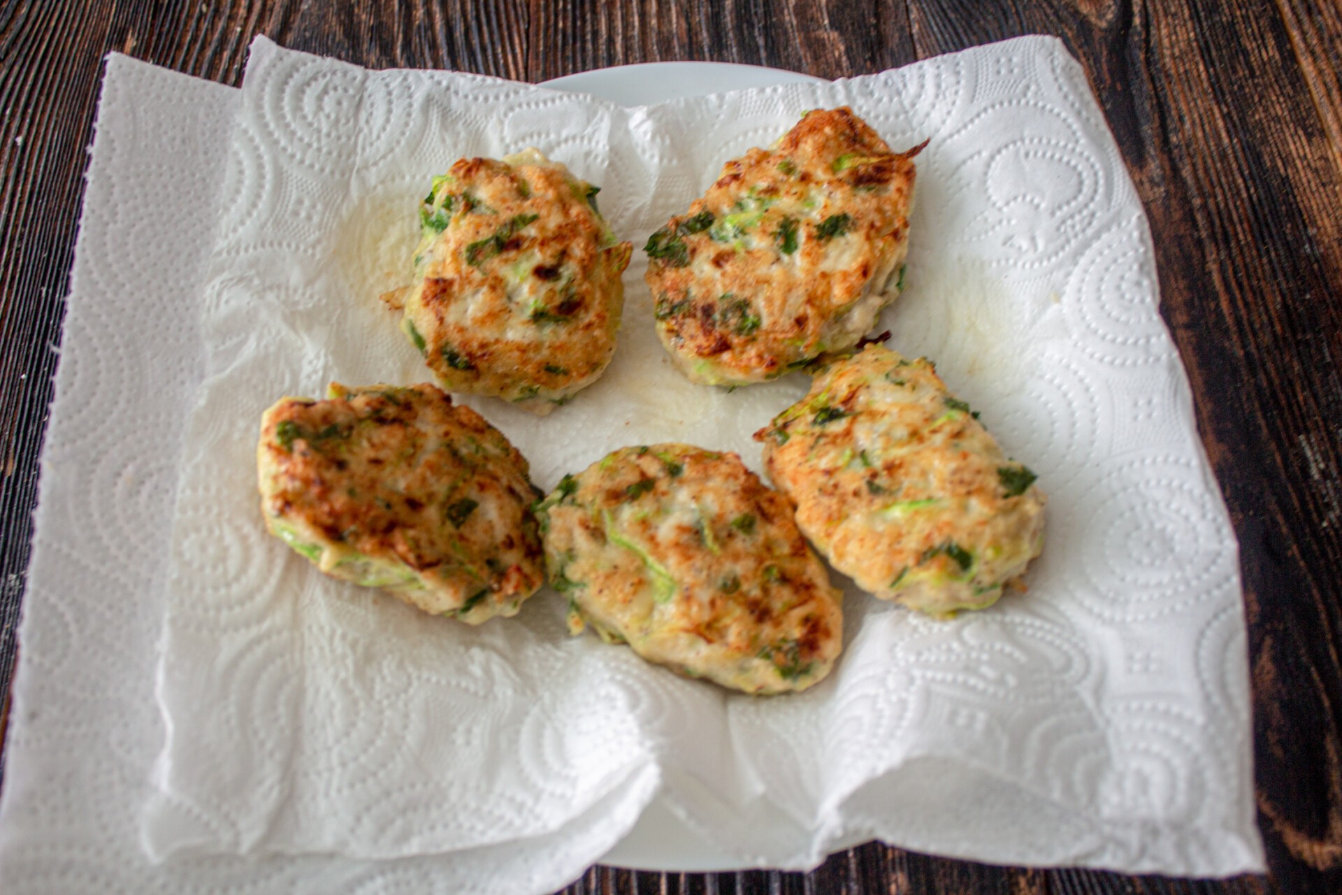 Шаг 7 приготовления Куриные котлеты с кабачком на сковороде