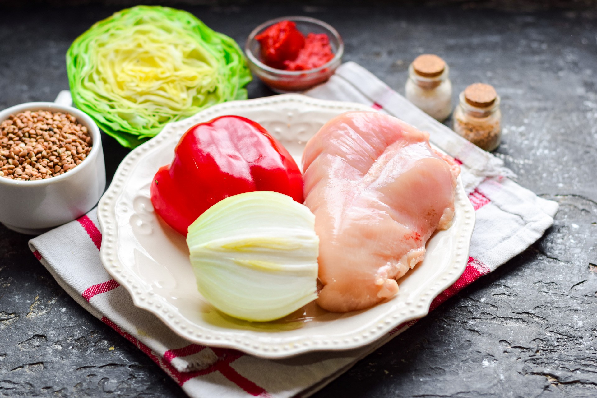 Ингредиенты Гречка с курицей, капустой и перцем в духовке Фото ингредиенты Гречка с курицей, капустой и перцем в духовке
