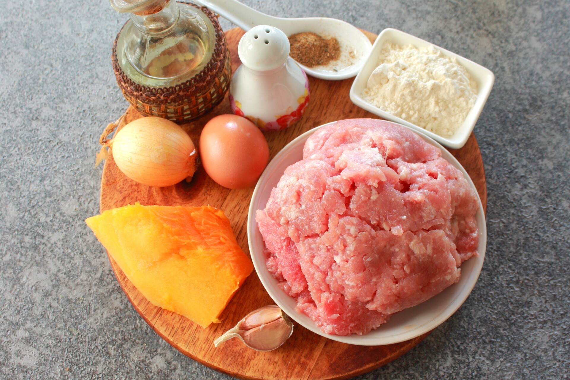 Ингредиенты Сочные мясные котлеты с тыквой Фото ингредиенты Сочные мясные котлеты с тыквой