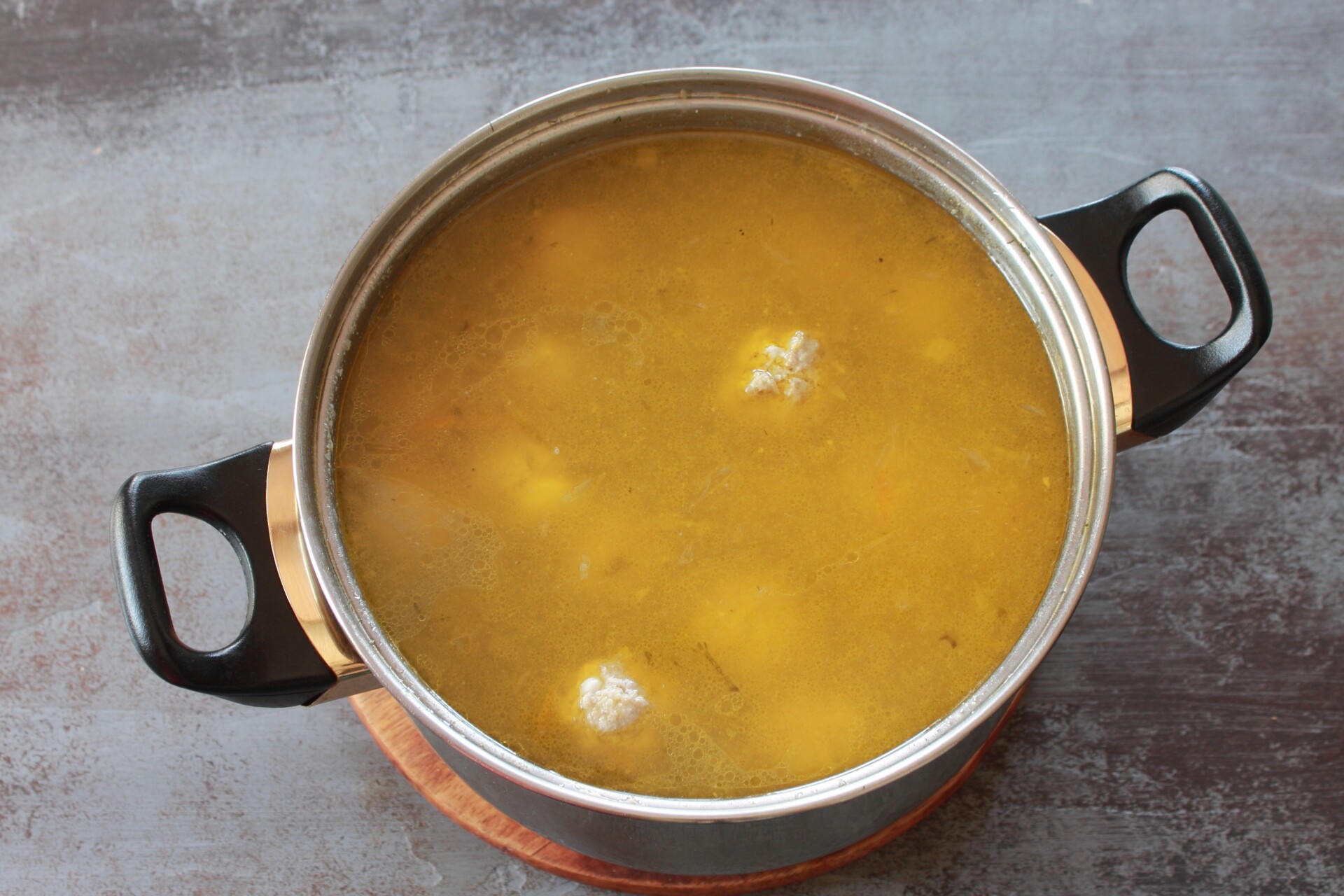 Шаг 10 приготовления Рассольник с булгуром и фрикадельками