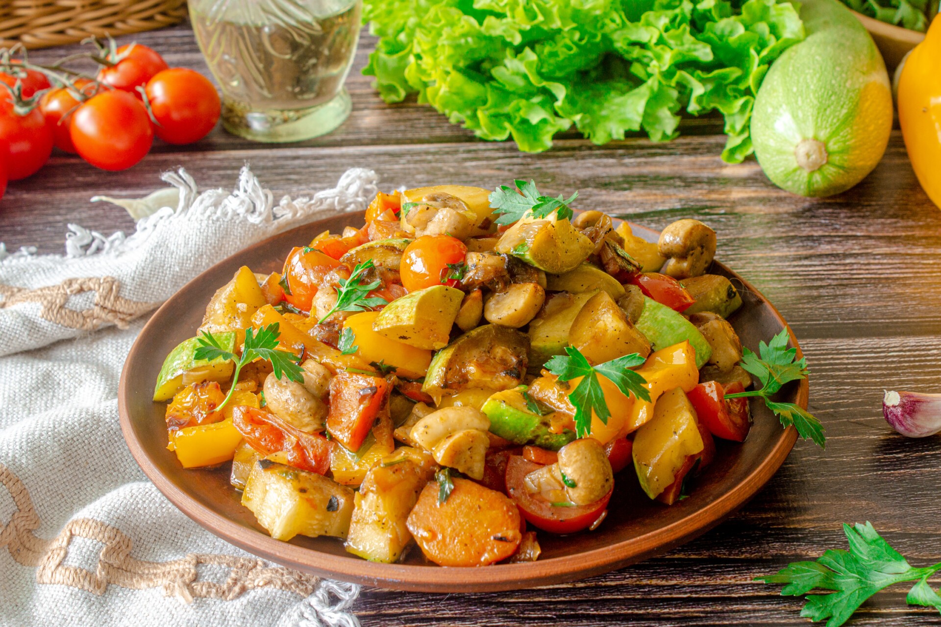 Шаг 8 приготовления Летнее овощное рагу из кабачков с грибами и перцем