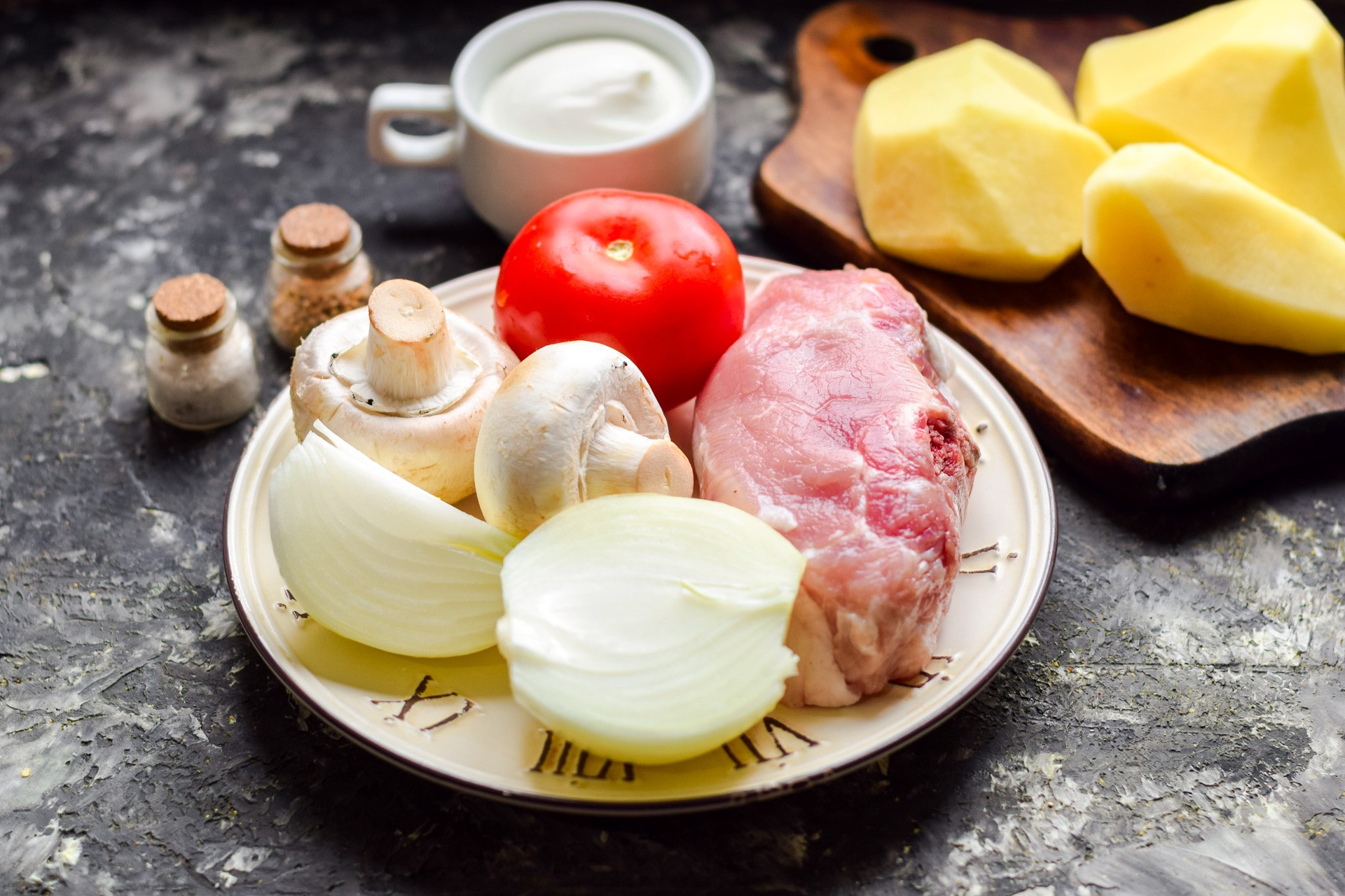 Ингредиенты Мясо по-королевски с картошкой и грибами Фото ингредиенты Мясо по-королевски с картошкой и грибами