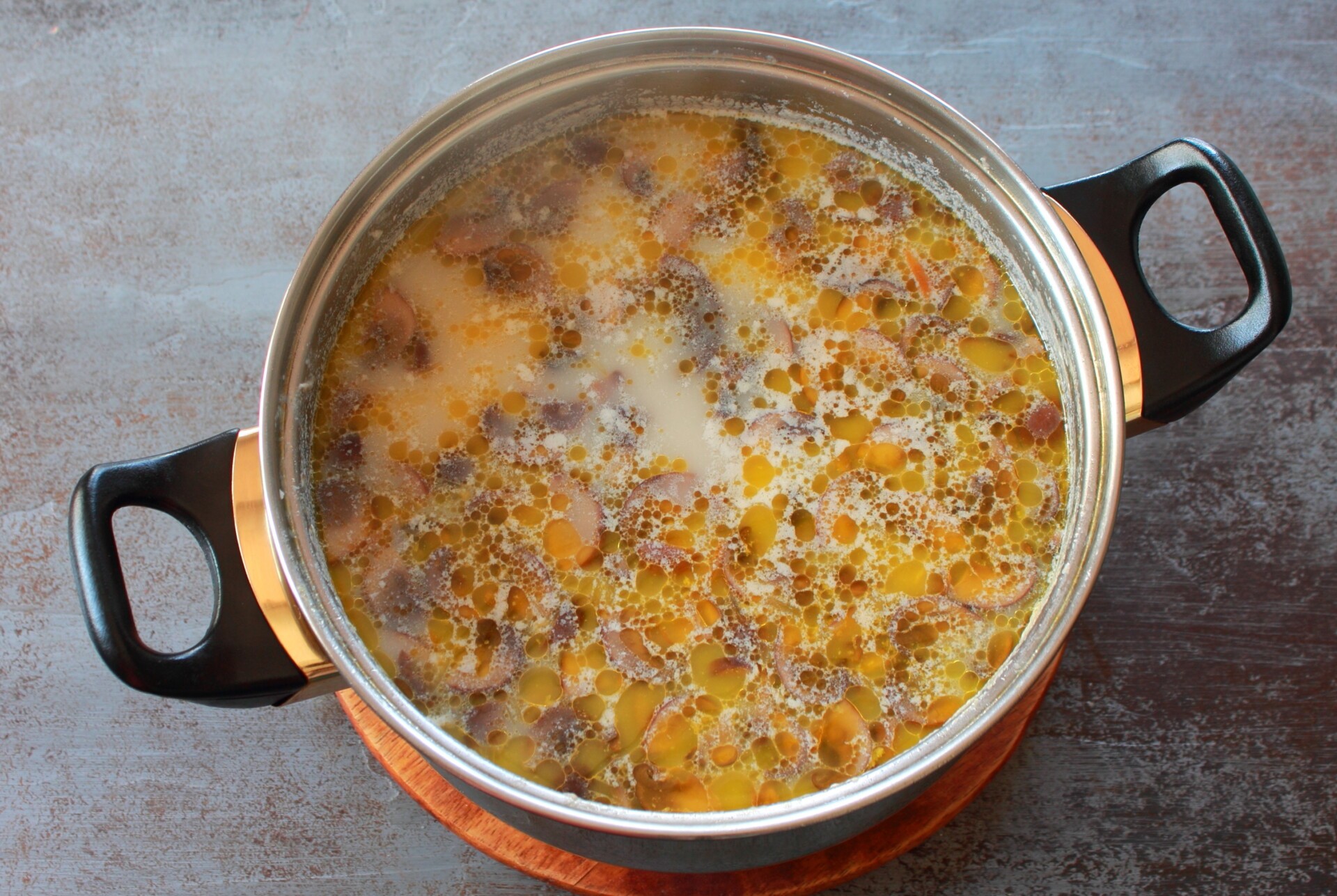 Шаг 10 приготовления Сливочный суп с шампиньонами и булгуром
