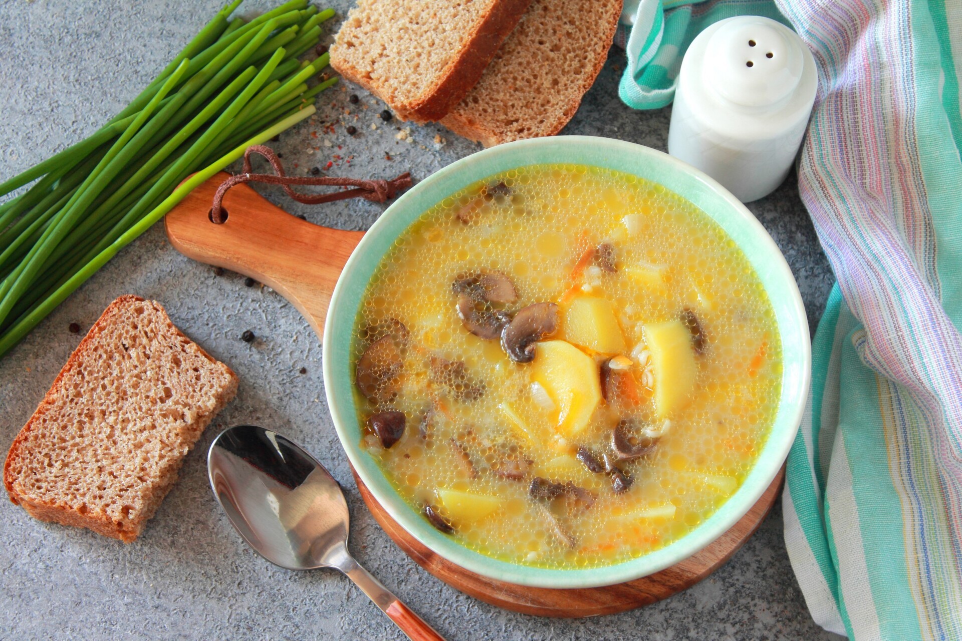 Шаг 11 приготовления Сливочный суп с шампиньонами и булгуром