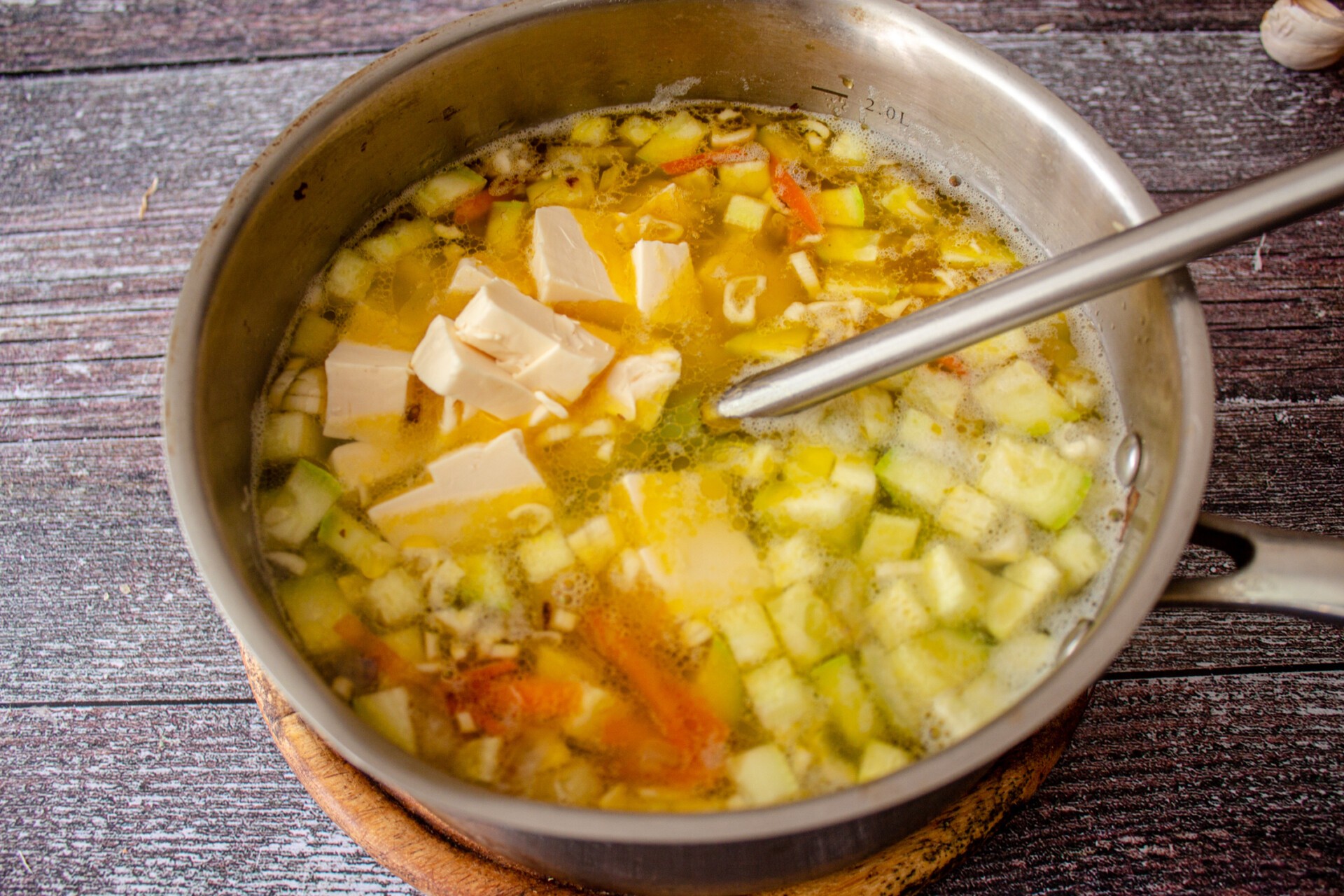 Шаг 8 приготовления Сырный суп с кабачками