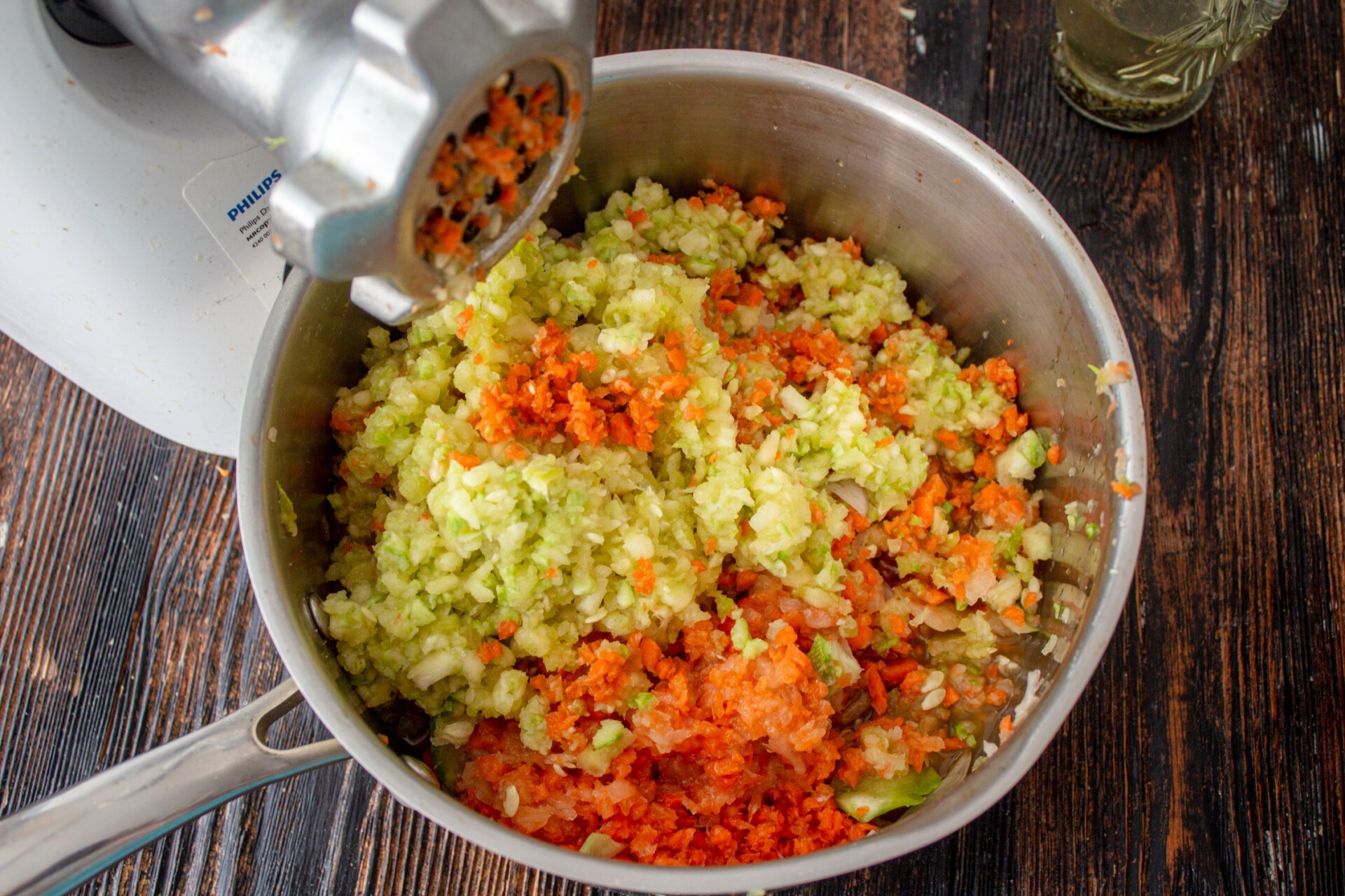 Шаг 2 приготовления Кабачковая икра с майонезом через мясорубку на зиму