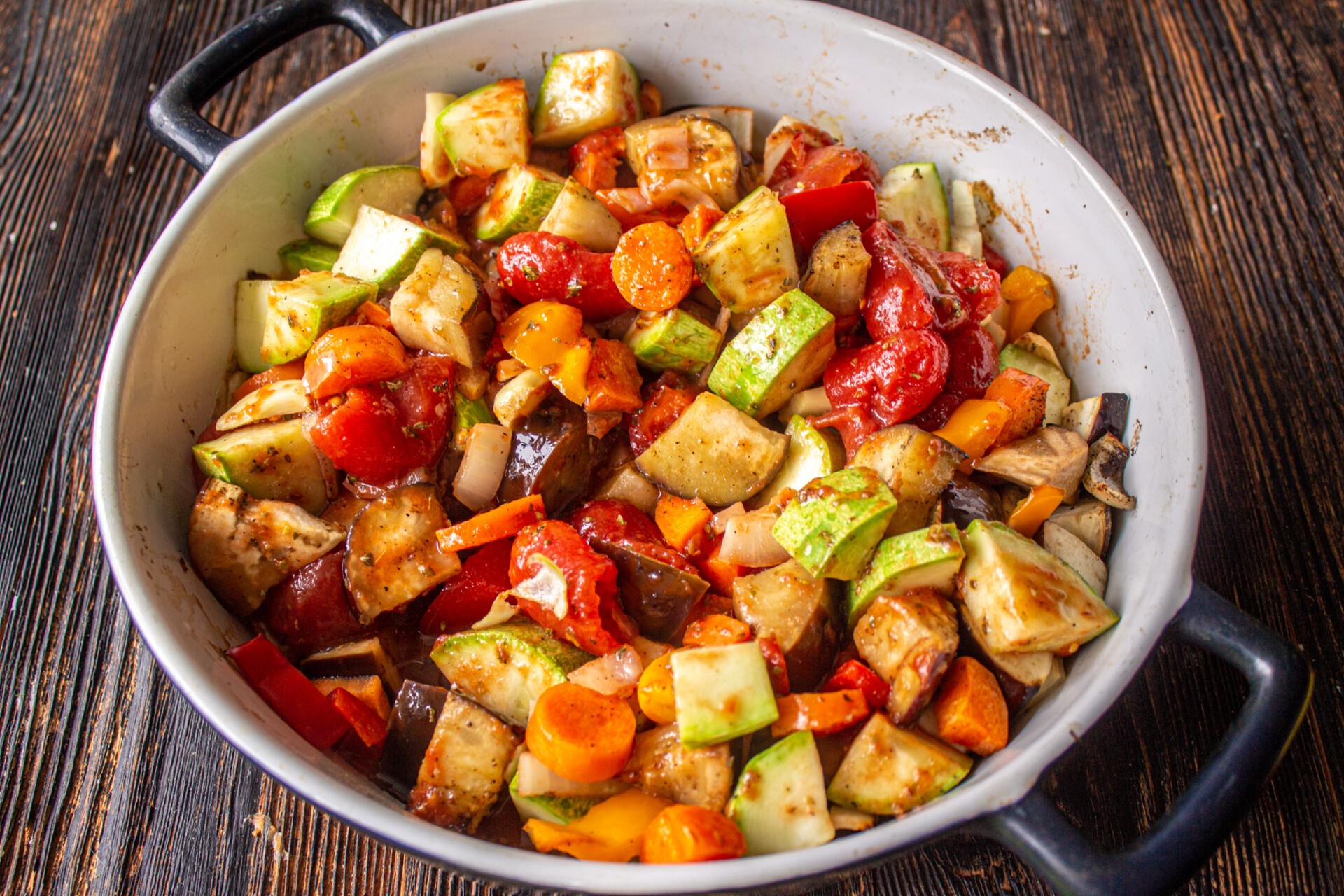 Шаг 9 приготовления Овощное рагу с баклажанами и кабачками в духовке