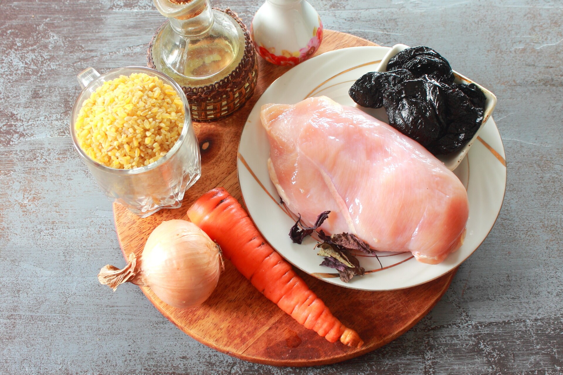 Ингредиенты Плов из булгура с курицей и черносливом в мультиварке Фото ингредиенты Плов из булгура с курицей и черносливом в мультиварке