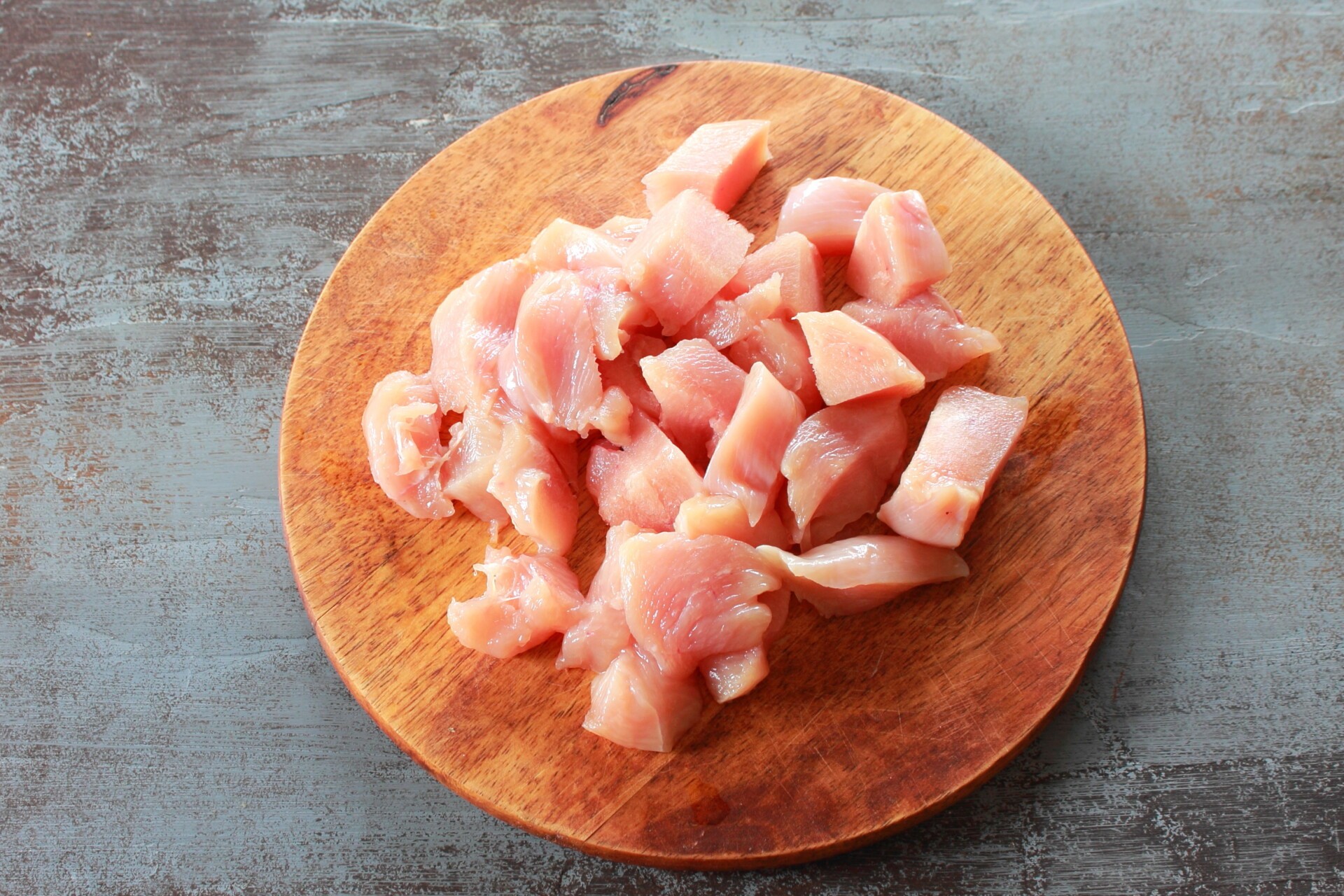 Шаг 1 приготовления Плов из булгура с курицей и черносливом в мультиварке