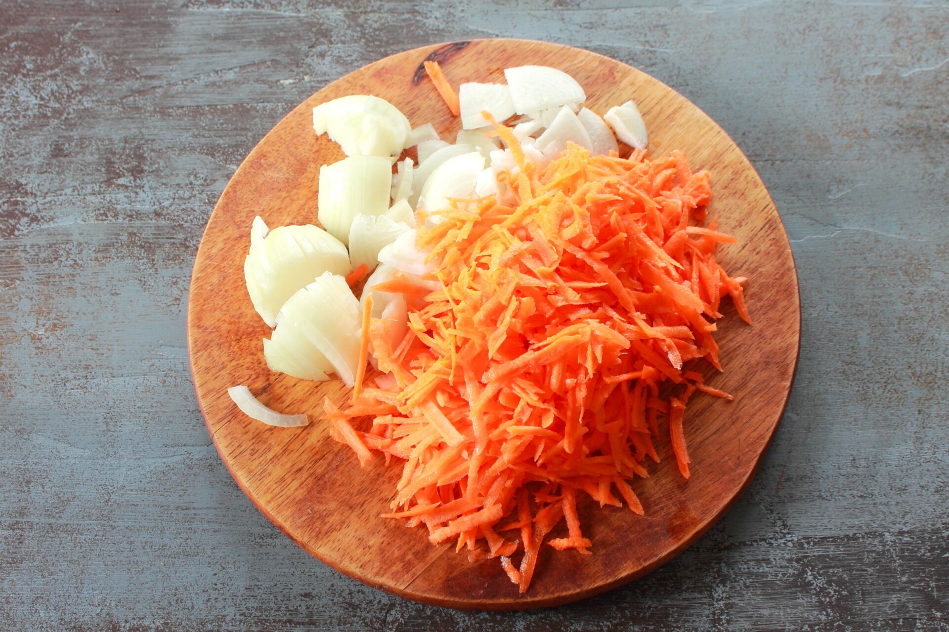 Шаг 2 приготовления Плов из булгура с курицей и черносливом в мультиварке
