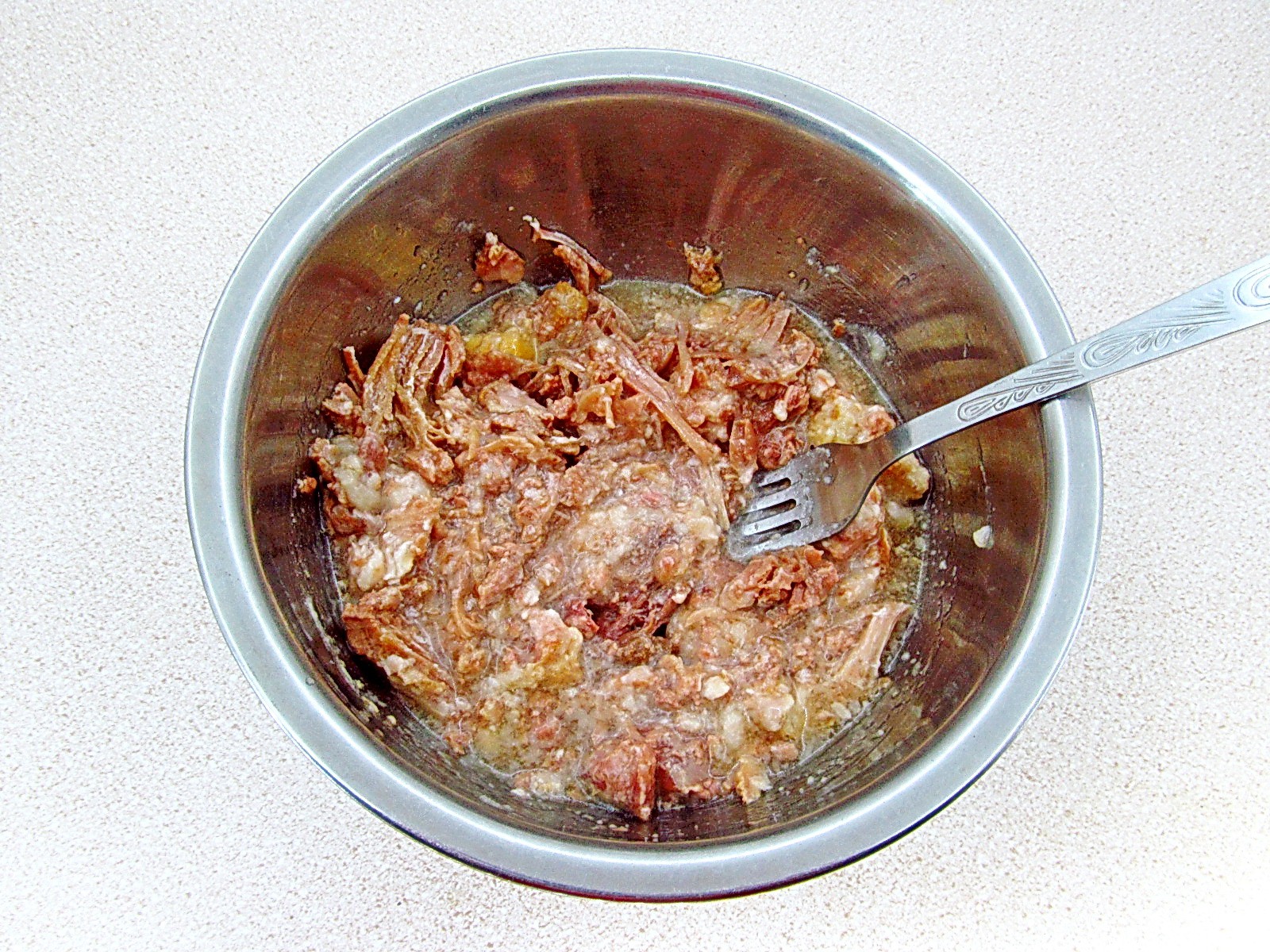 Шаг 4 приготовления Гречневая каша с тушёнкой и луком