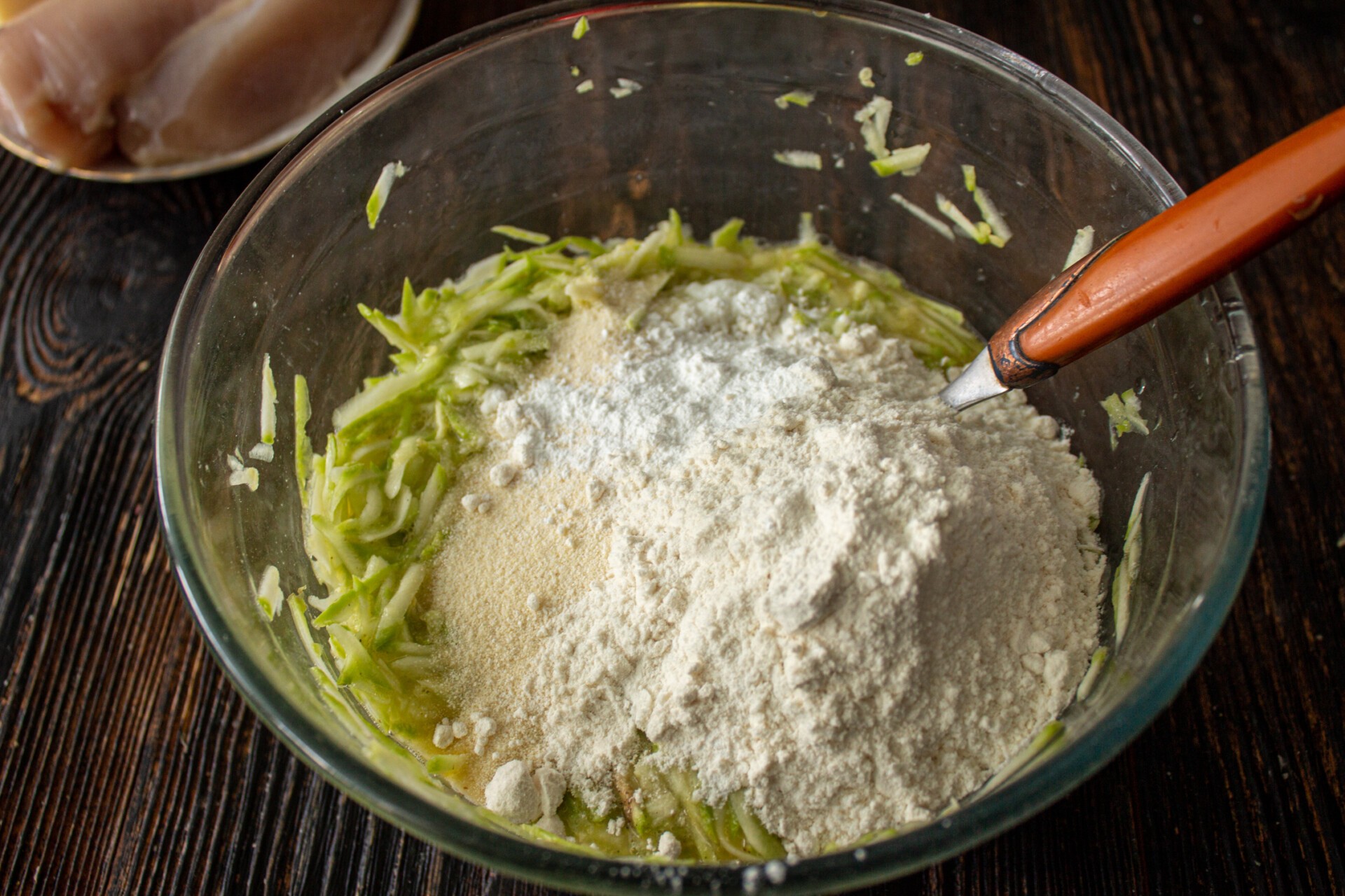 Шаг 3 приготовления Кабачковая пицца с курицей в духовке