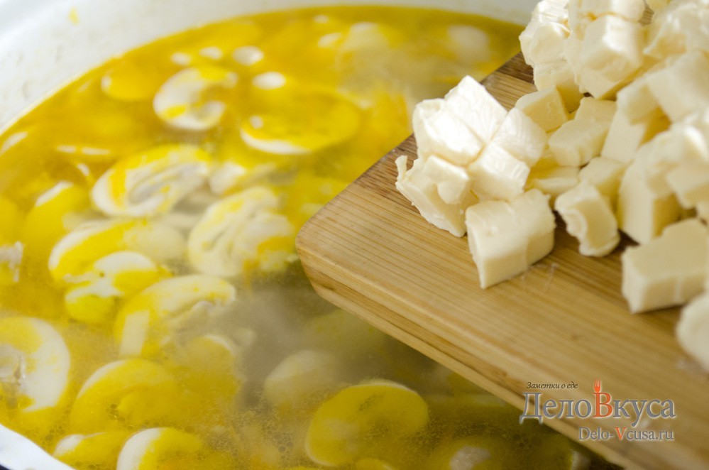 Шаг 14 приготовления Суп из плавленных сырков с шампиньонами и курицей