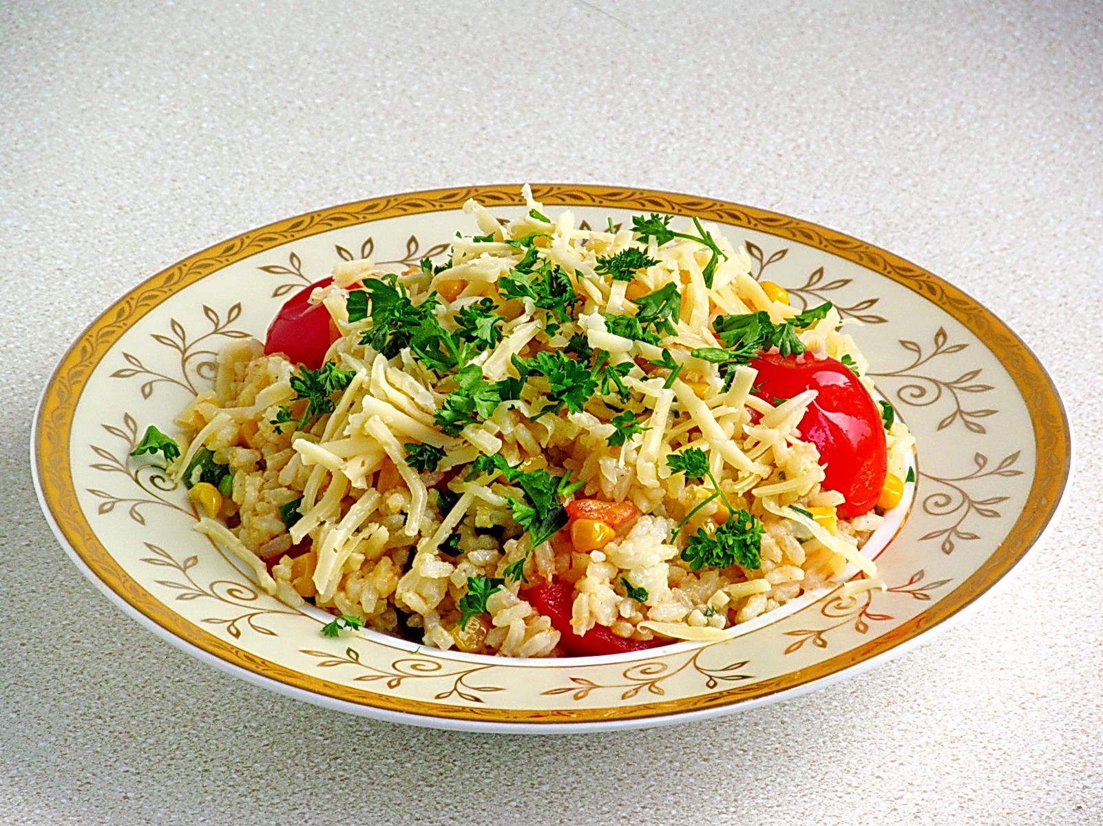 Шаг 10 приготовления Рис с помидорами и кукурузой