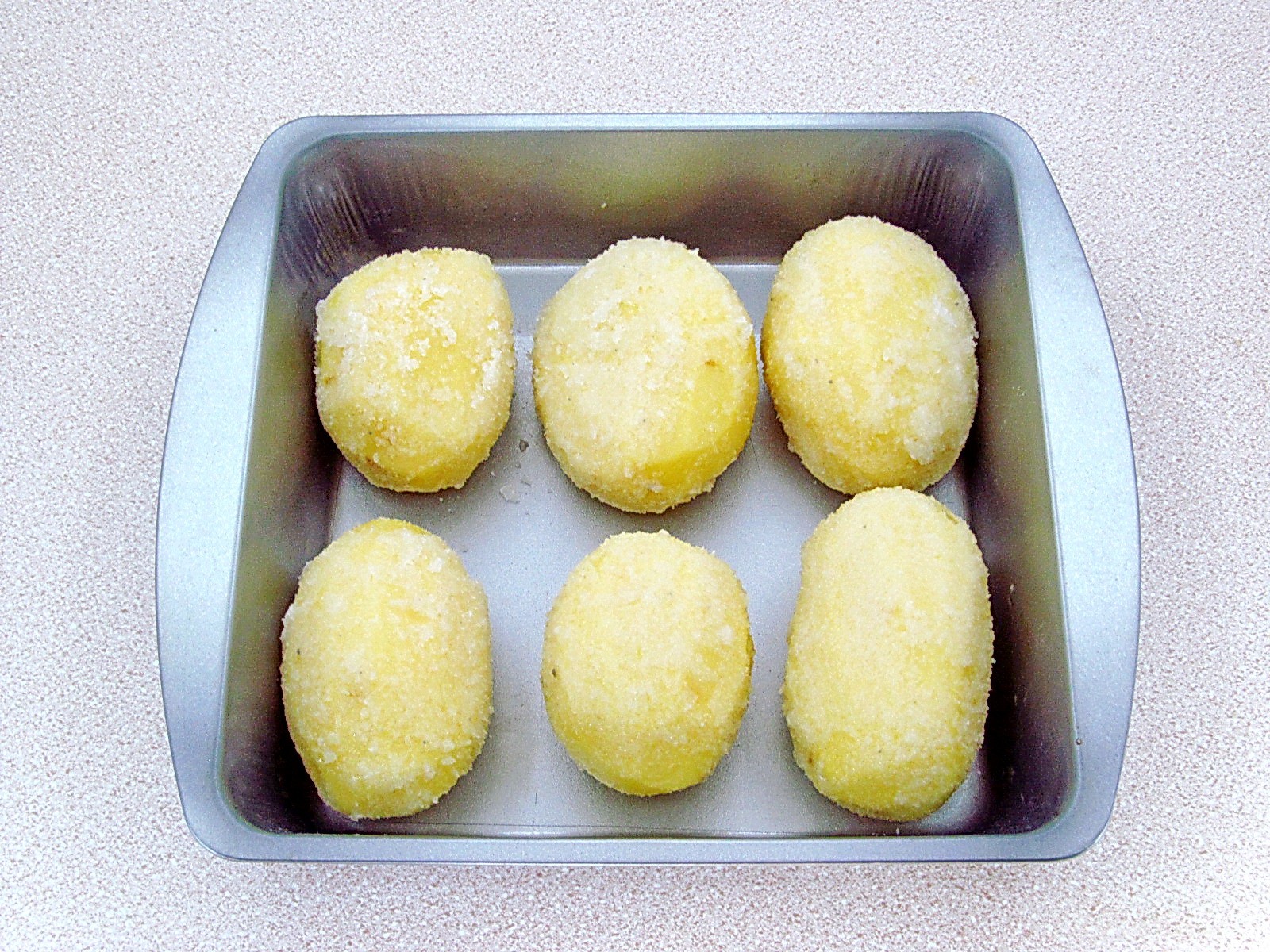 Шаг 4 приготовления Картофель, запечённый в соляной корочке
