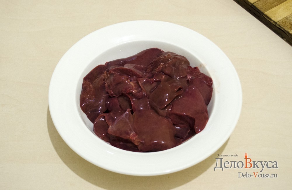 Шаг 1 приготовления Куриная печень жареная с луком