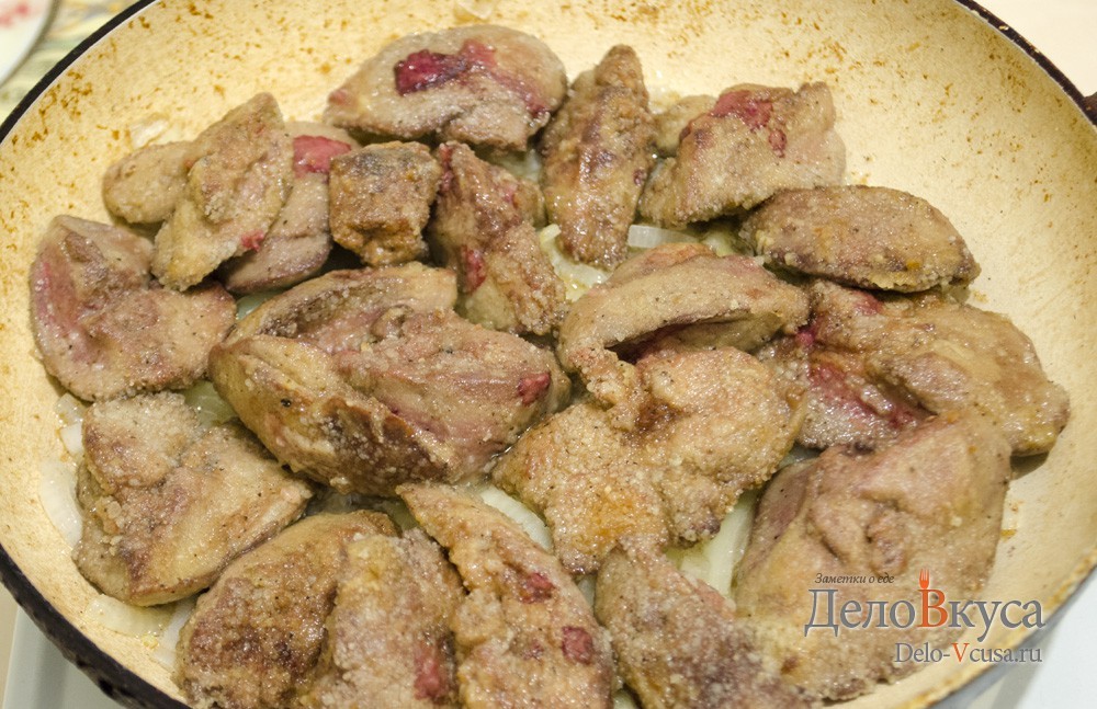 Шаг 9 приготовления Куриная печень жареная с луком