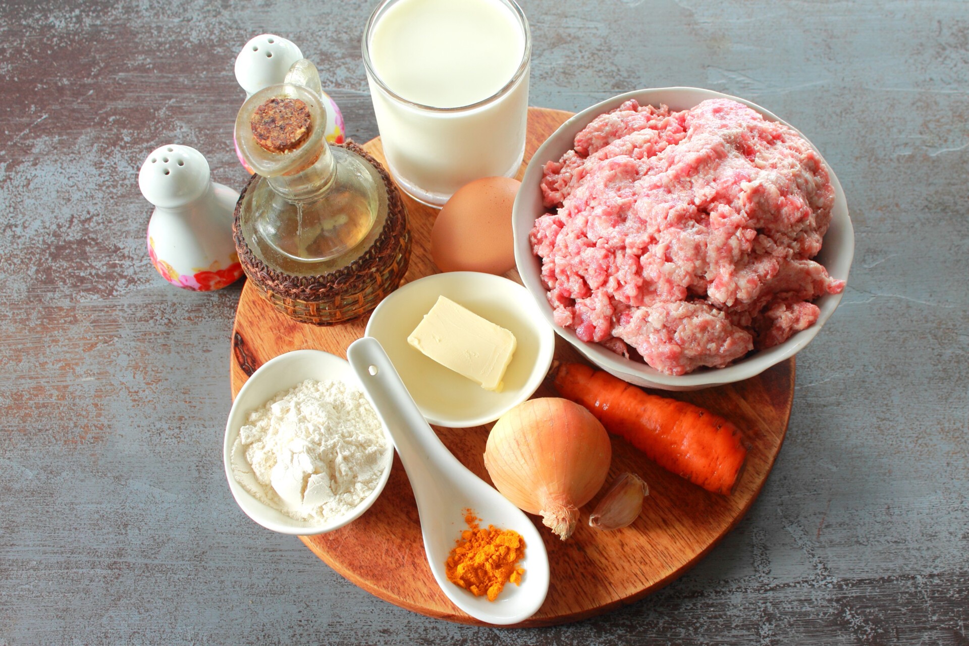 Ингредиенты Мясные тефтели с булгуром в сливочно-молочном соусе Фото ингредиенты Мясные тефтели с булгуром в сливочно-молочном соусе