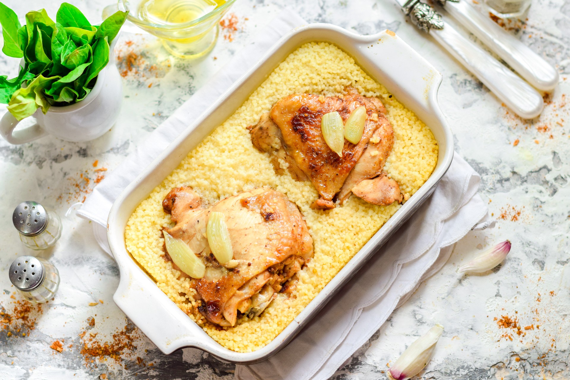 Шаг 10 приготовления Куриные бедра с кускусом в духовке