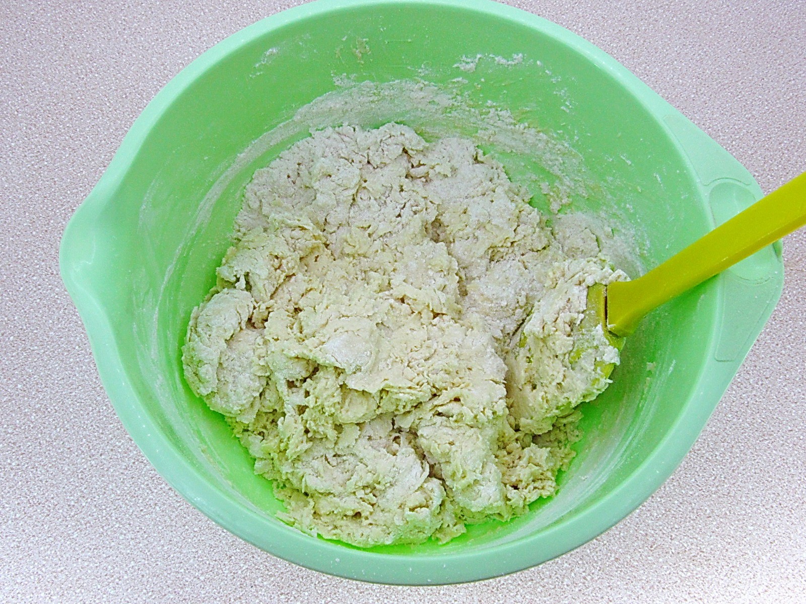 Шаг 4 приготовления Жареные пирожки на кефире с картофелем и куриной печёнкой