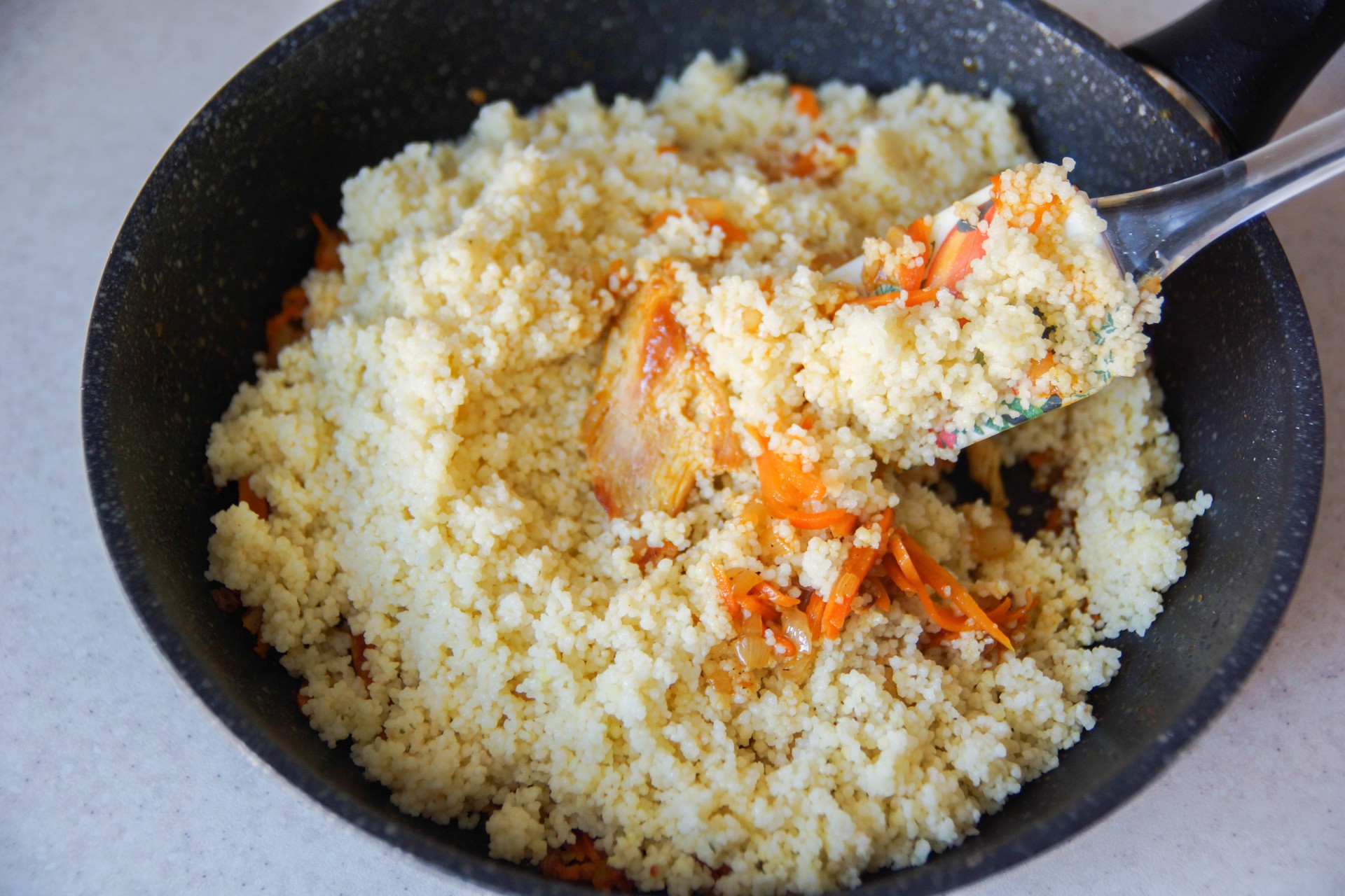 Шаг 8 приготовления Быстрый плов из кускуса с индейкой