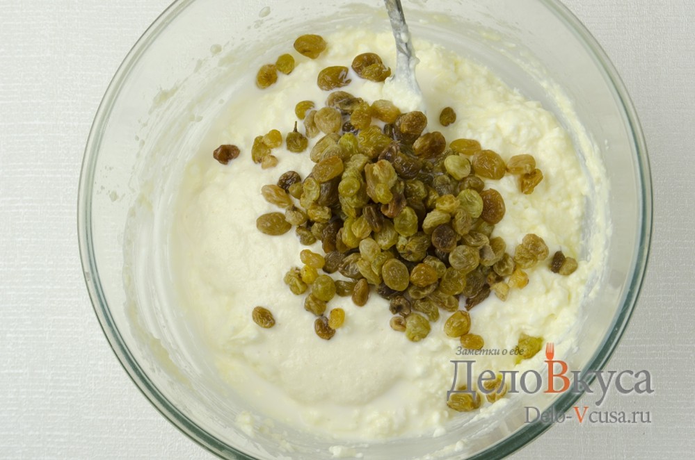 Шаг 10 приготовления Творожная запеканка с манкой и изюмом