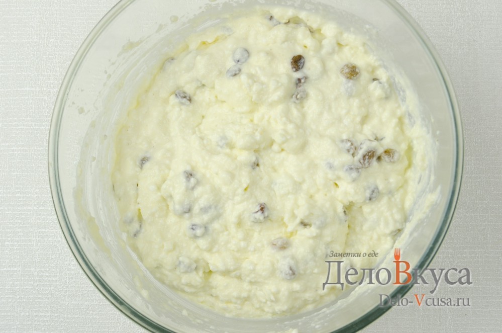 Шаг 11 приготовления Творожная запеканка с манкой и изюмом