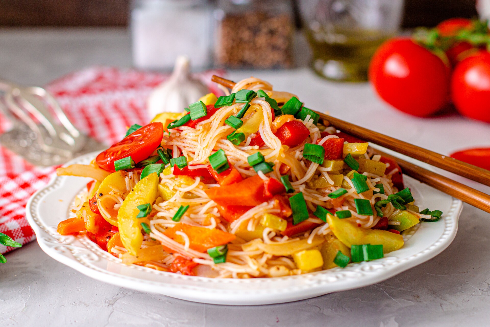 Шаг 10 приготовления Рисовая лапша Фунчоза с овощами