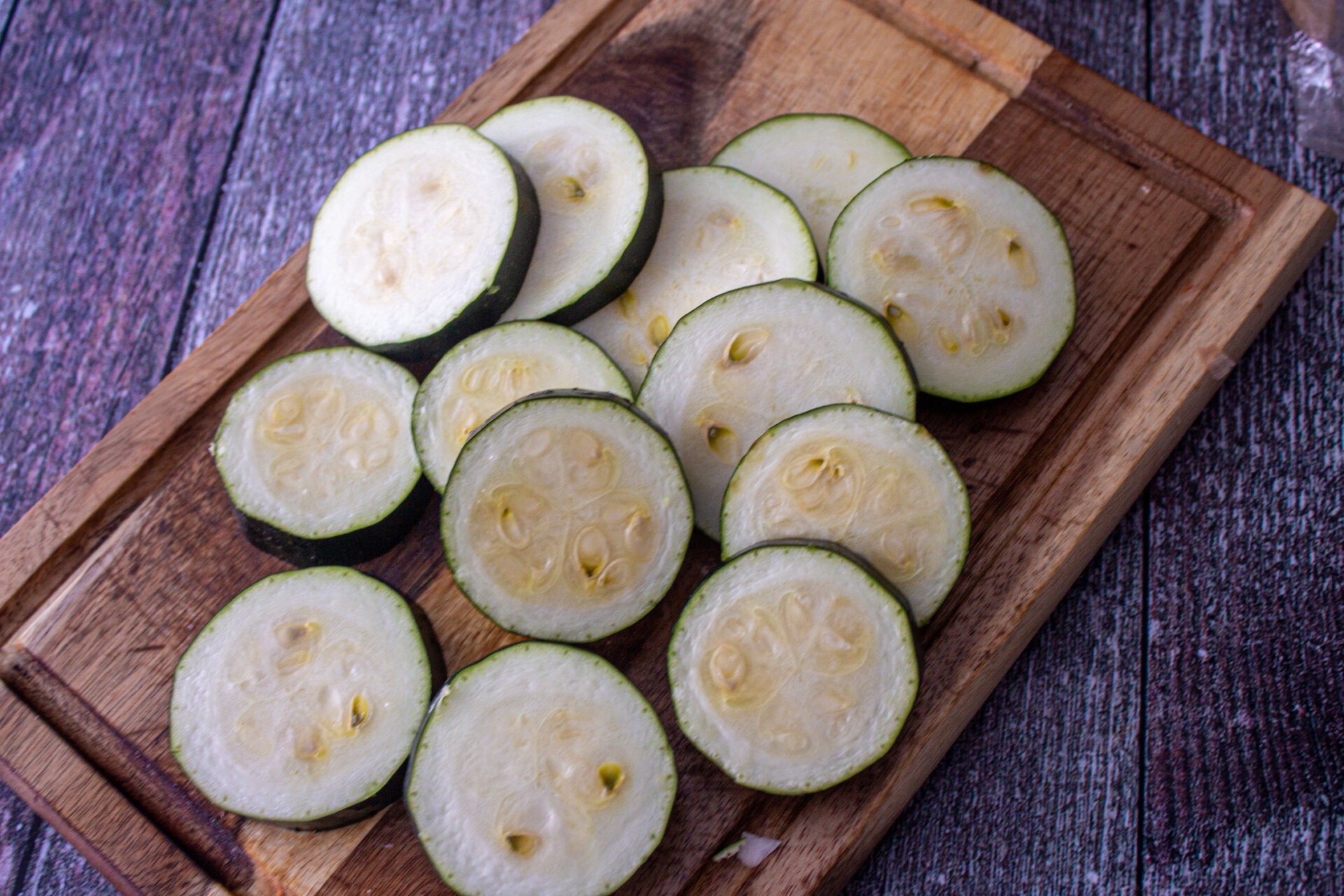 Шаг 1 приготовления Стожки с куриным фаршем на кабачке на скорую руку