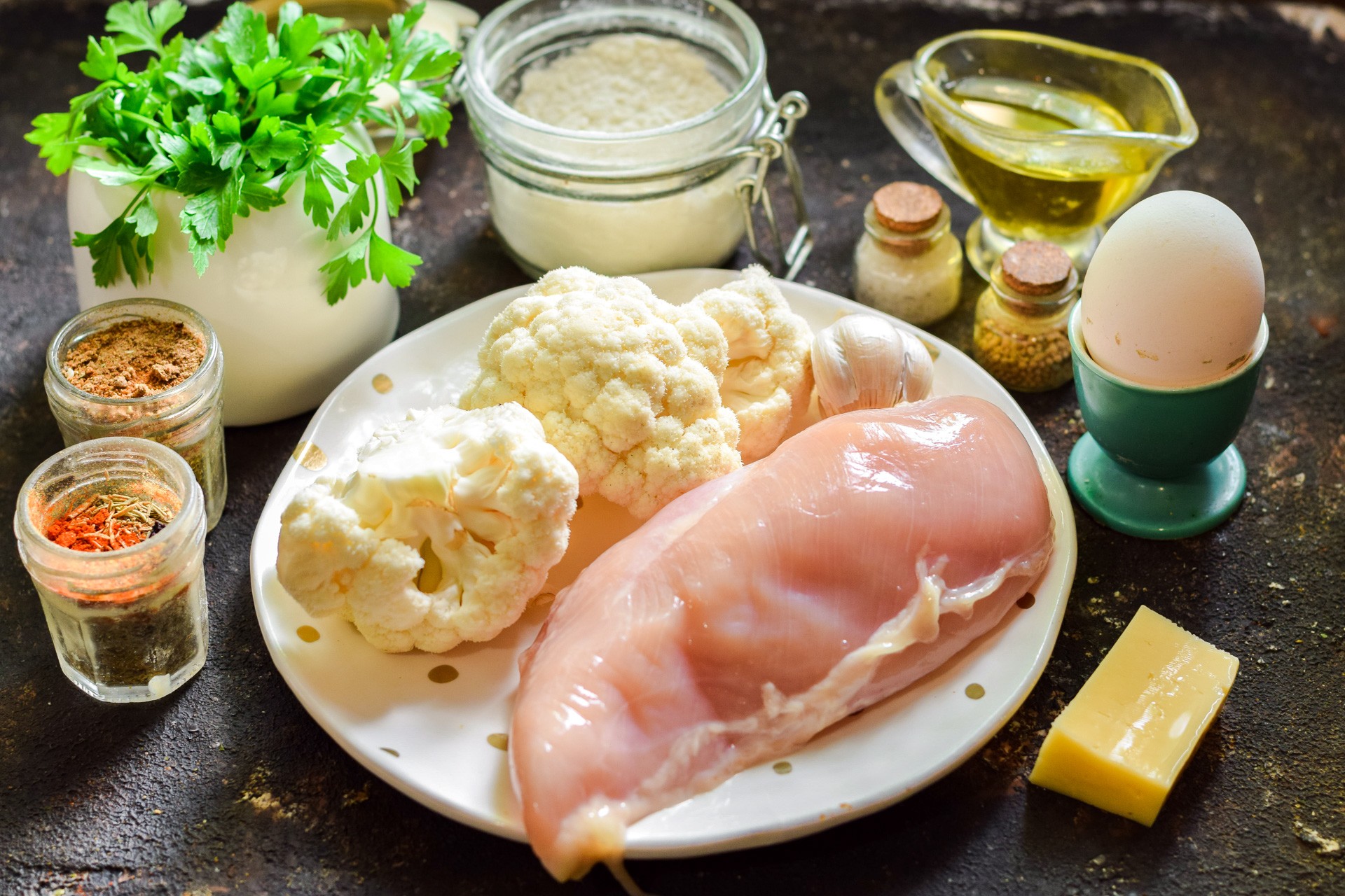 Ингредиенты Куриные котлеты с цветной капустой и сыром Фото ингредиенты Куриные котлеты с цветной капустой и сыром
