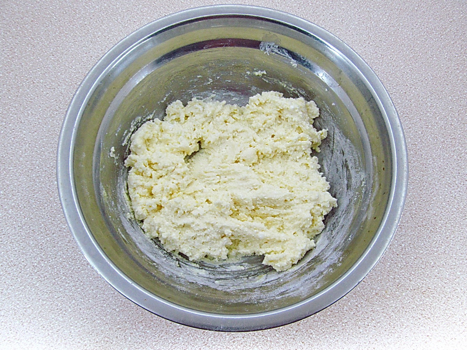Шаг 2 приготовления Творожные сырники на рисовой муке