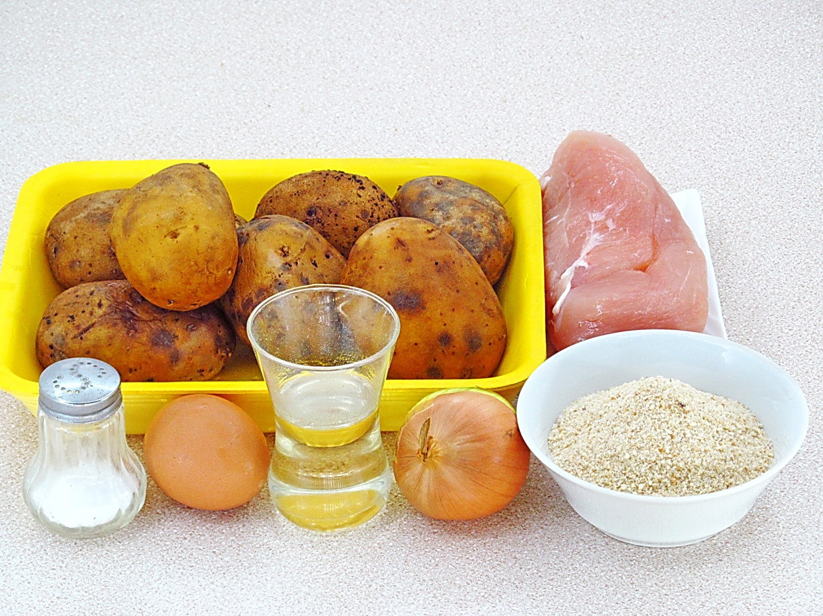 Ингредиенты Картофельно-куриные котлеты из отварного мяса Фото ингредиенты Картофельно-куриные котлеты из отварного мяса