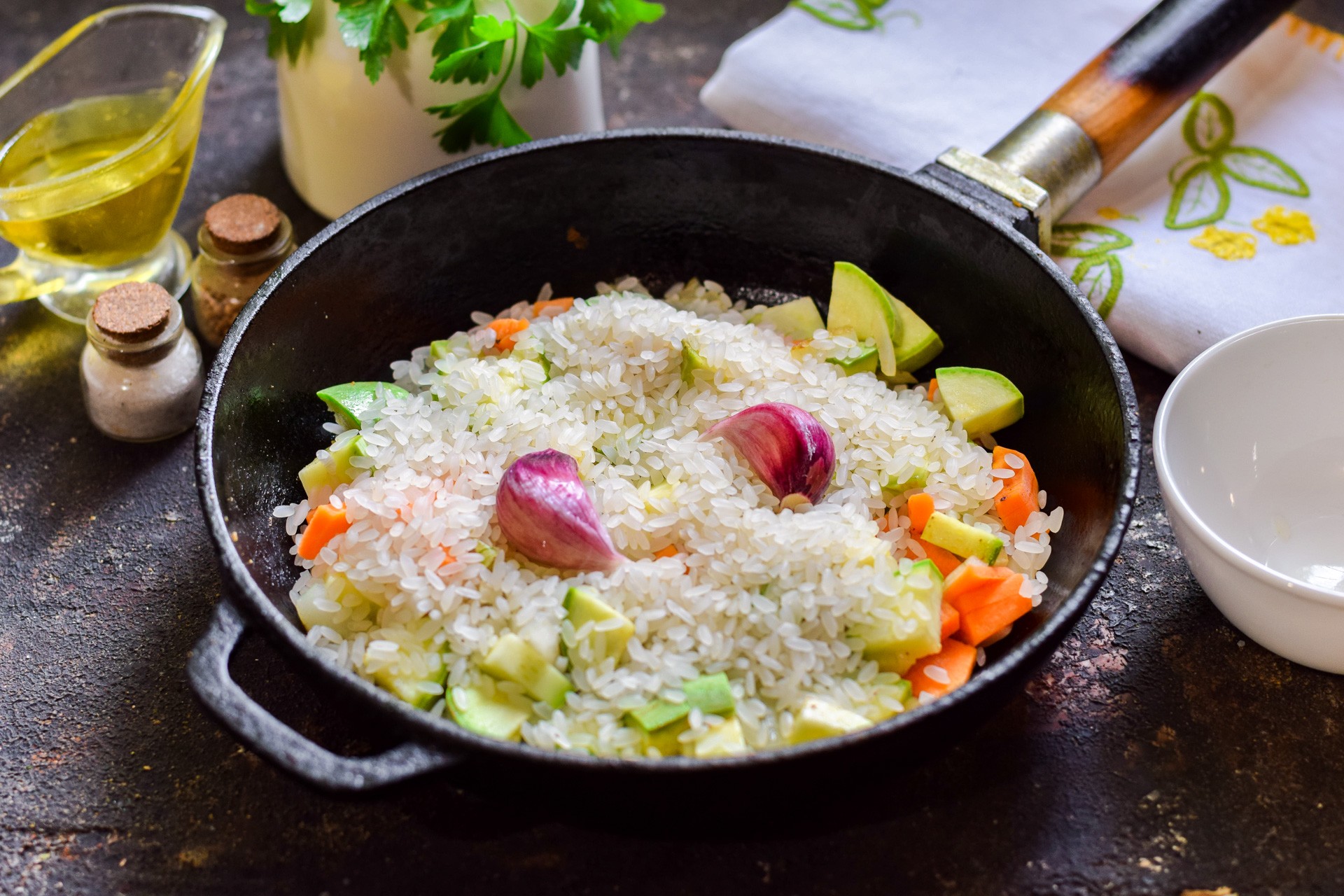 Шаг 4 приготовления Овощной плов с кабачками
